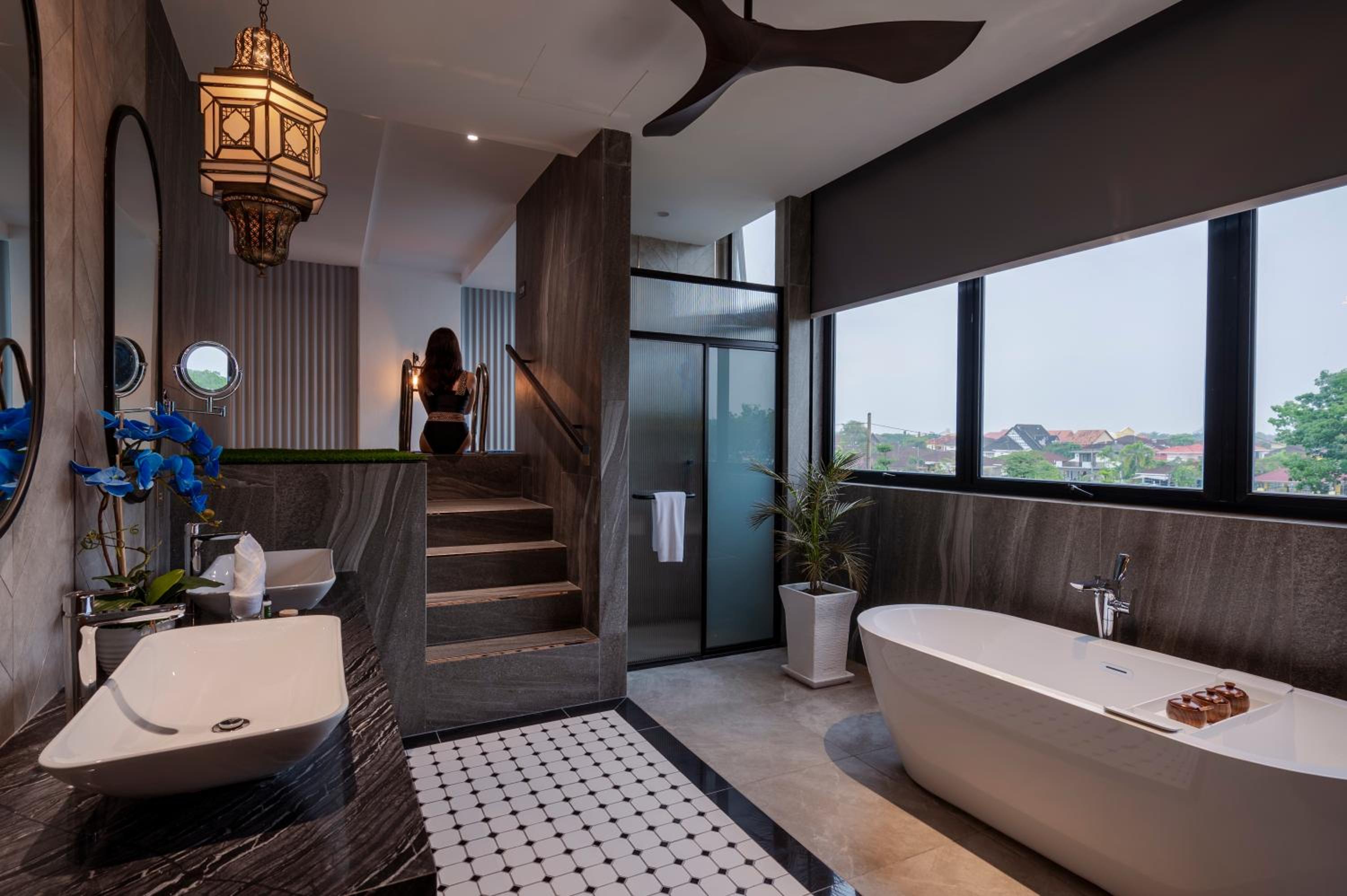 Violet Pool Suite - Photo 3