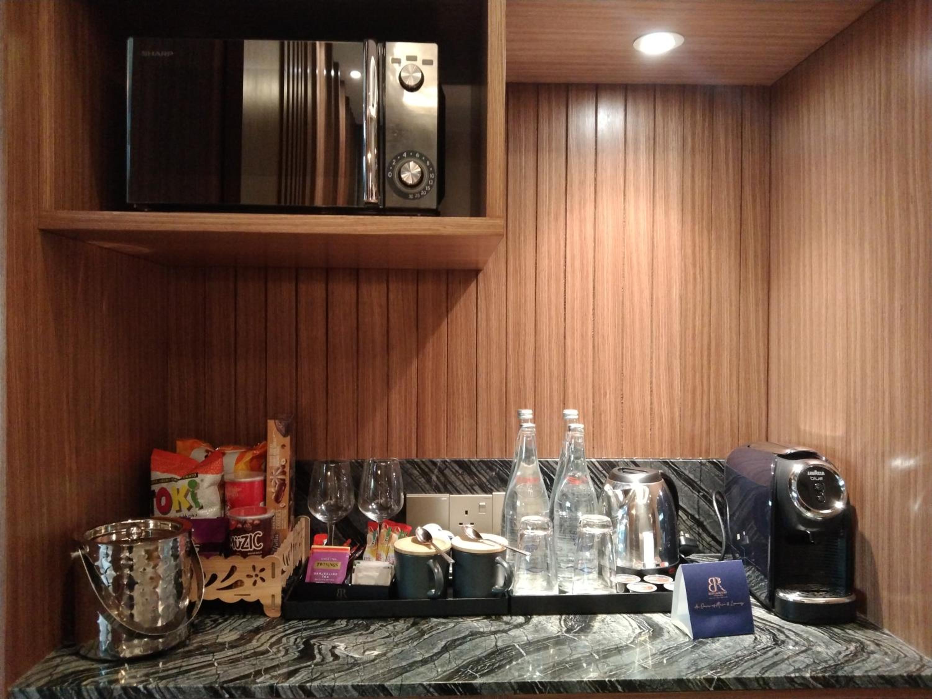 Violet Pool Suite - Photo 4