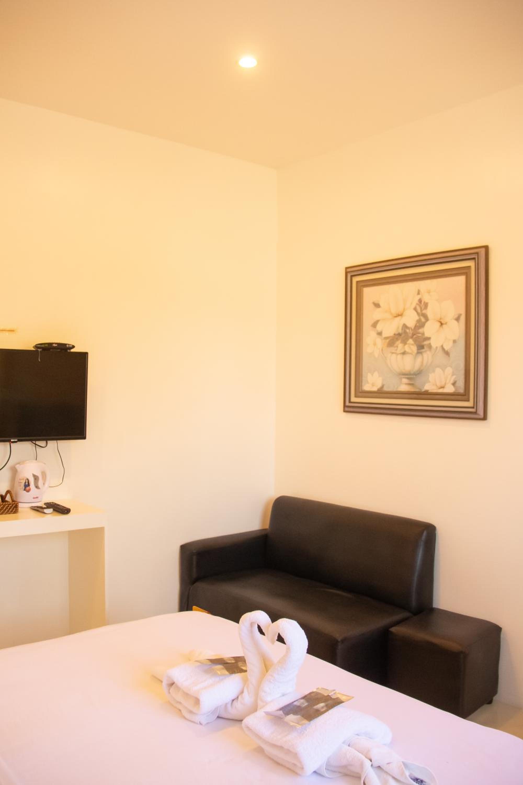 Deluxe Room - Photo 3