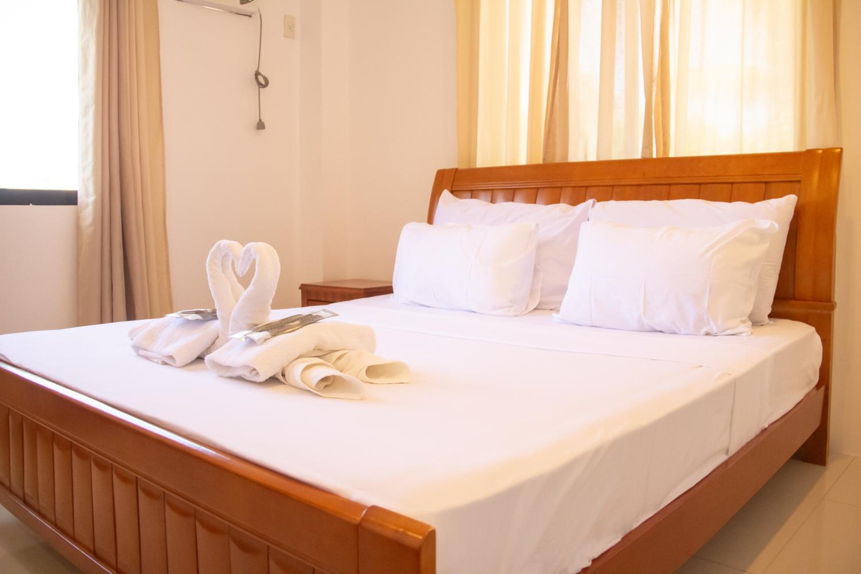 Deluxe Room - Photo 6