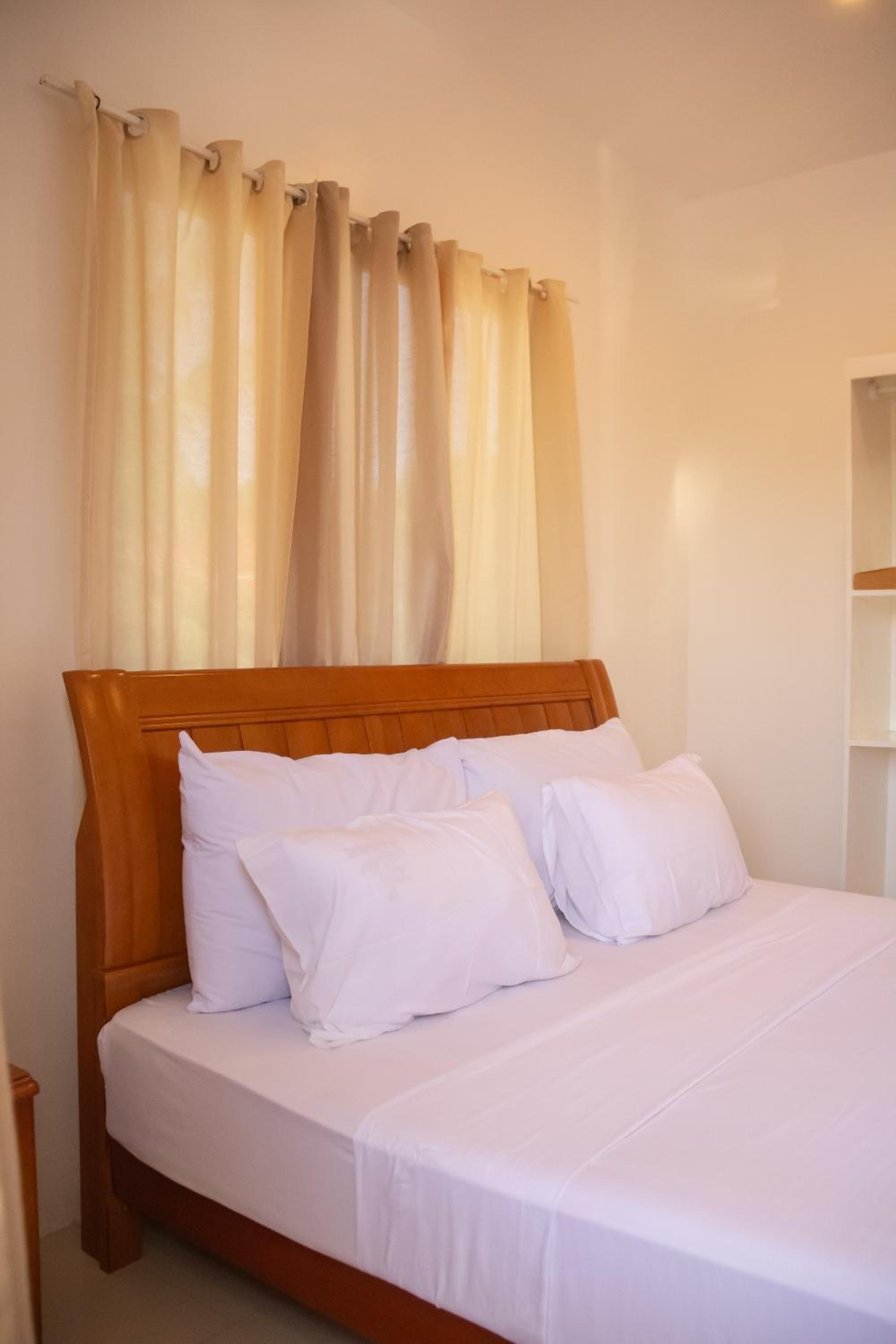 Deluxe Room - Photo 8