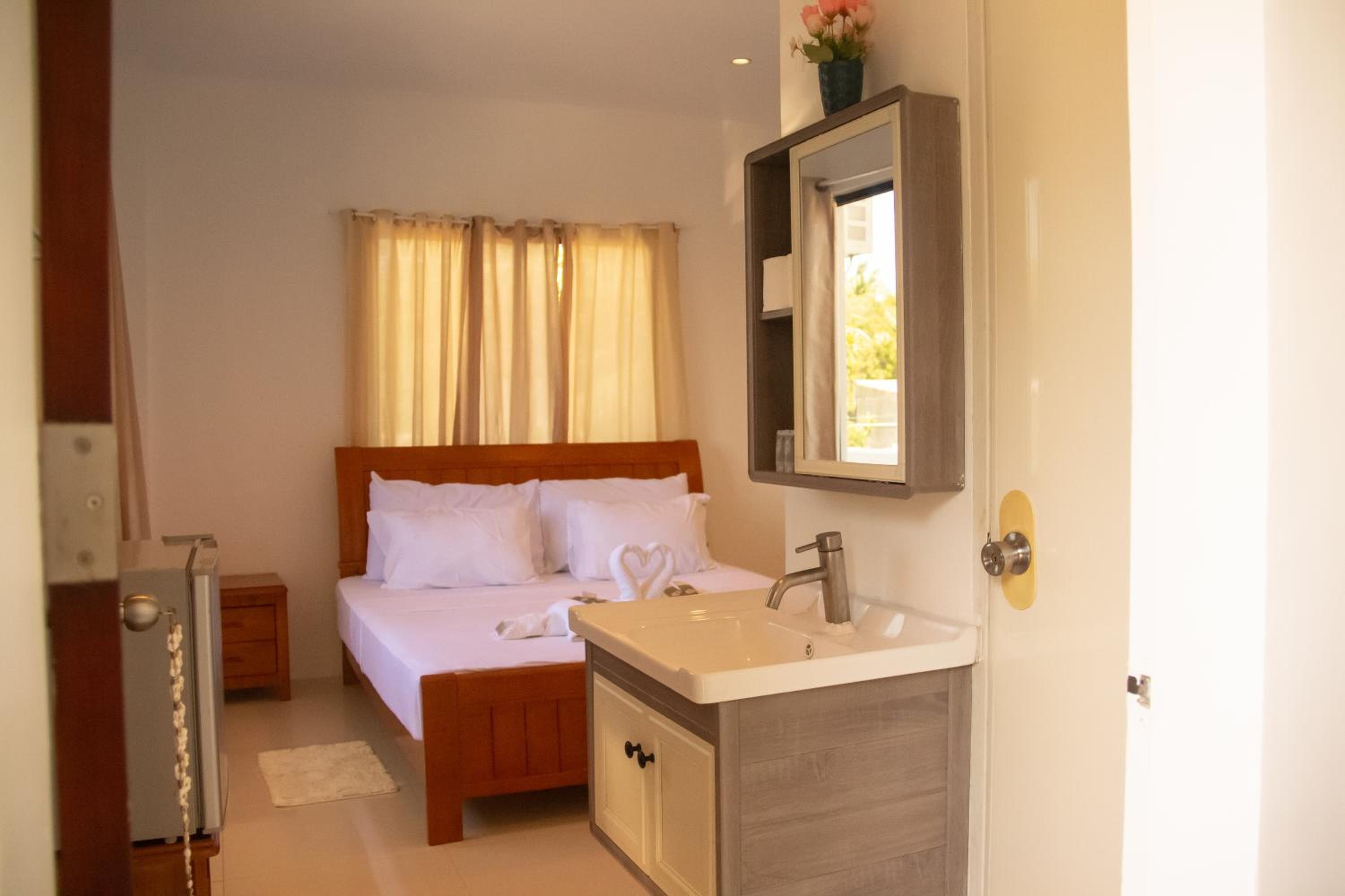 Deluxe Room - Photo 7