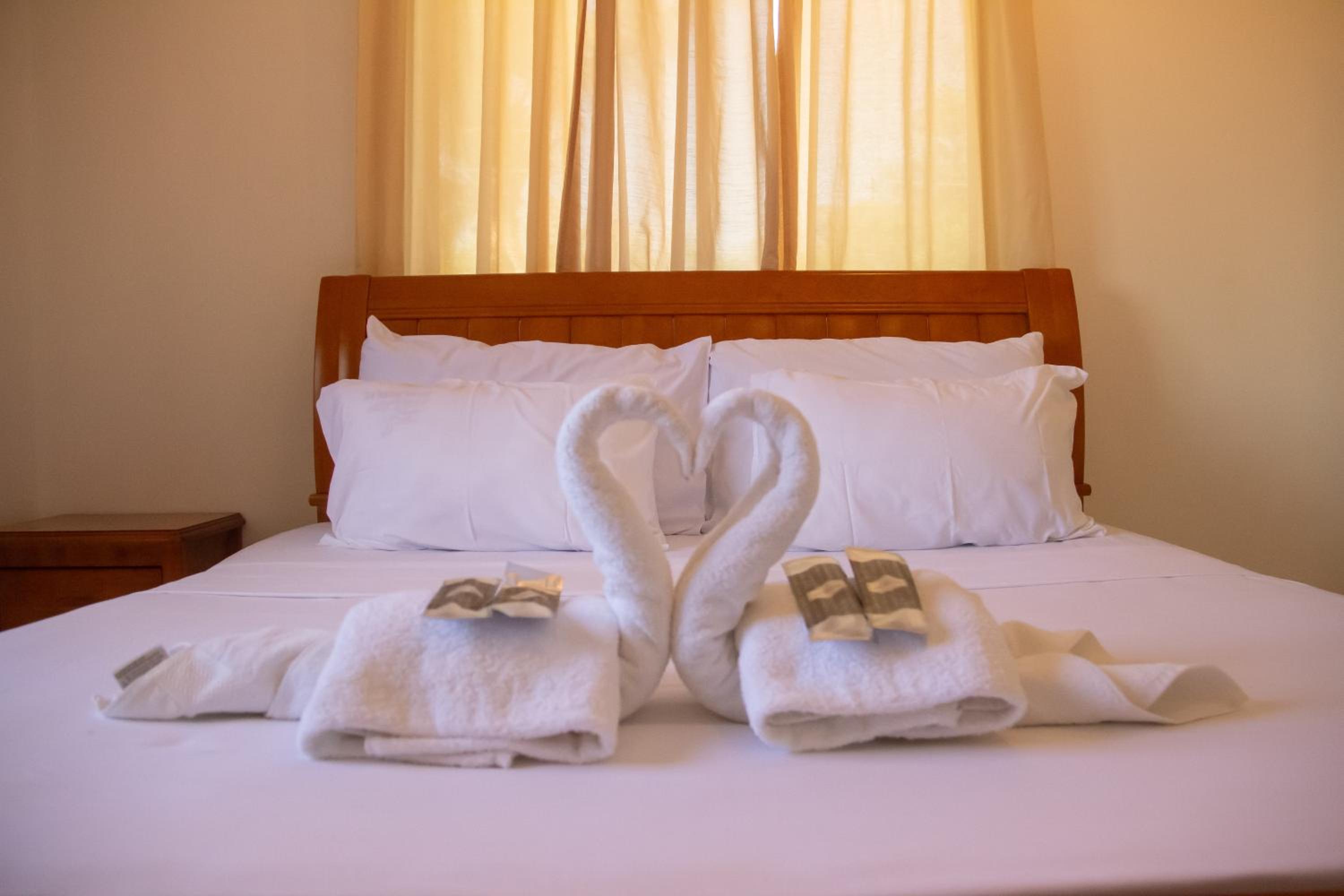 Deluxe Room - Photo 9
