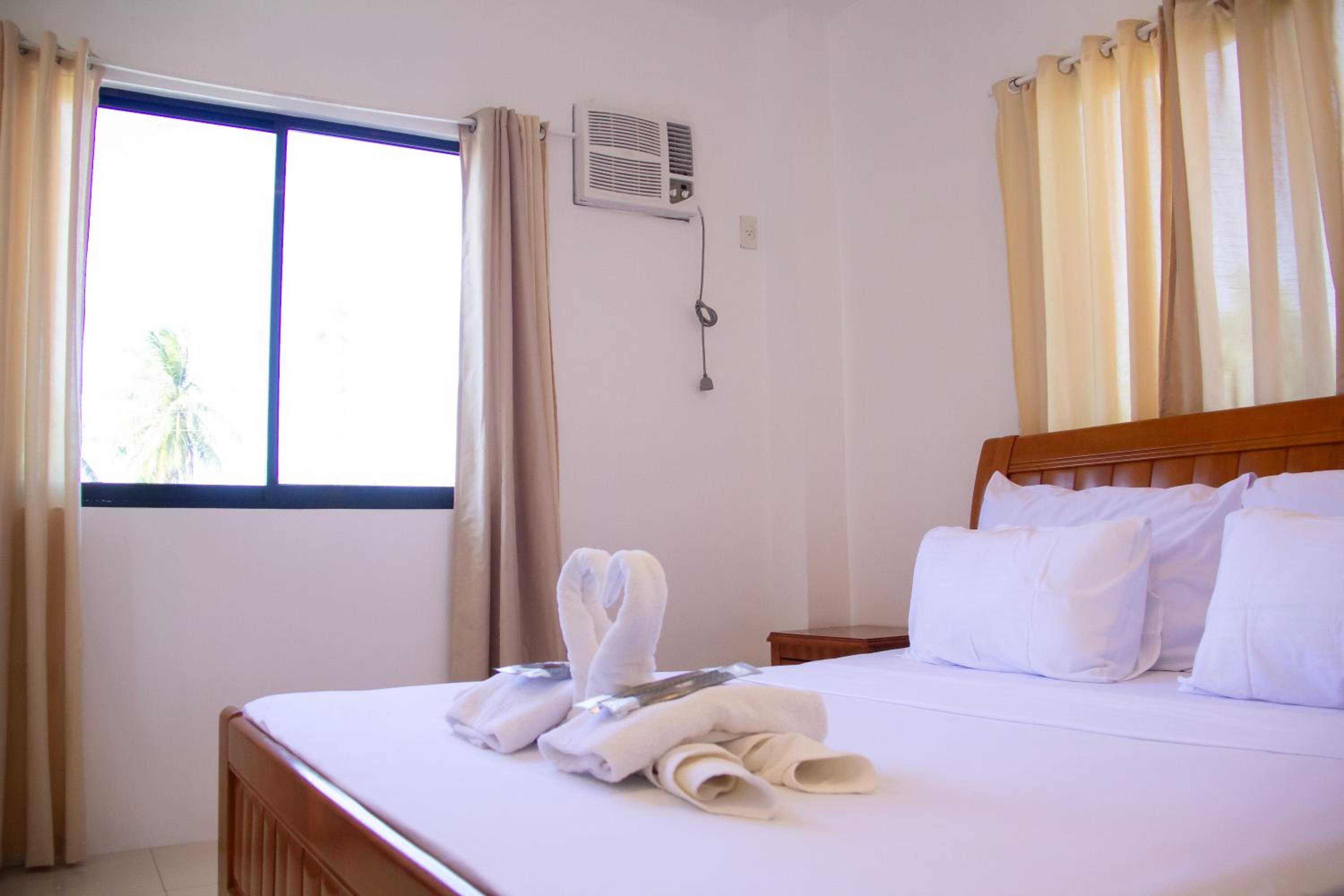 Deluxe Room - Photo 13