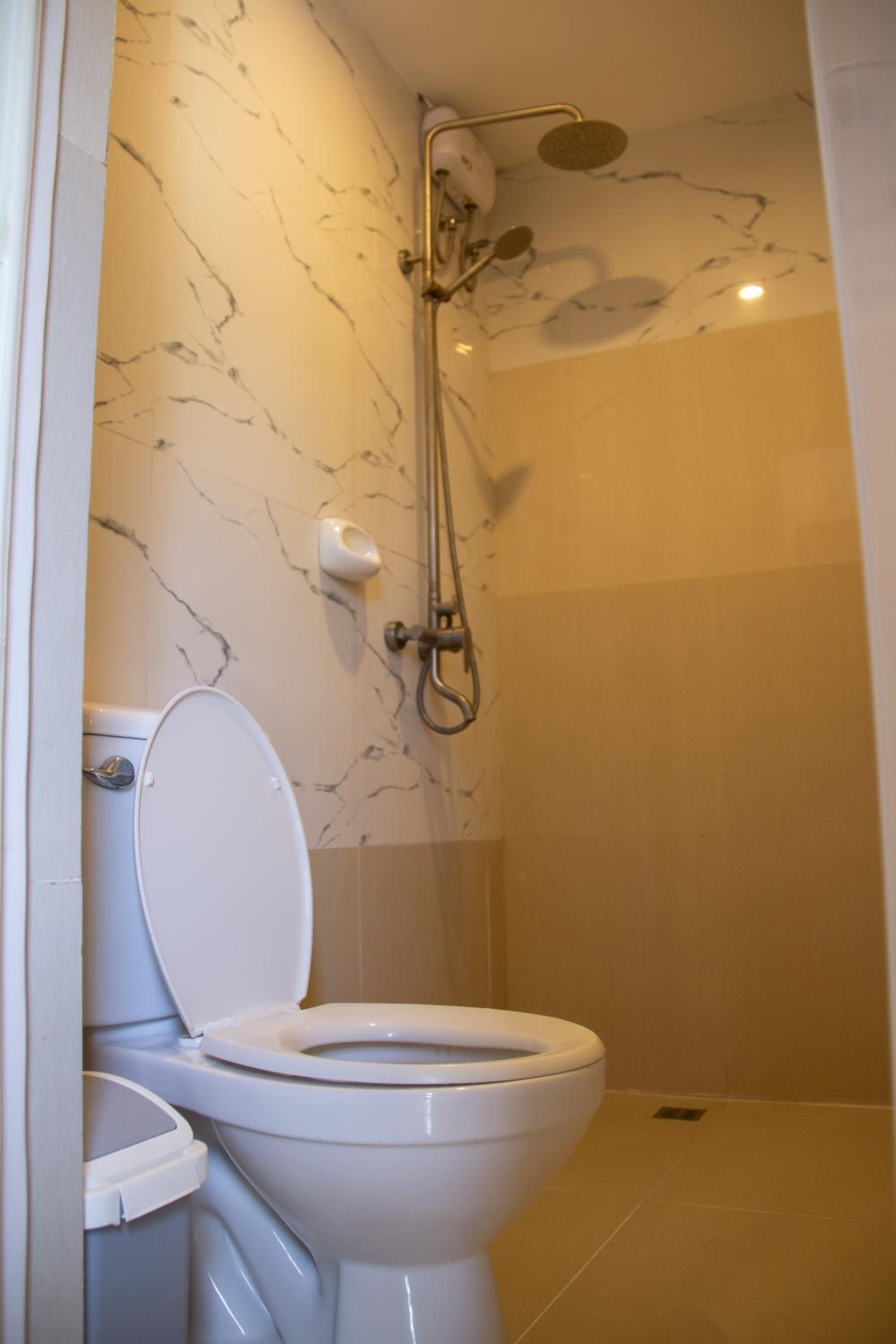 Deluxe Room - Photo 12