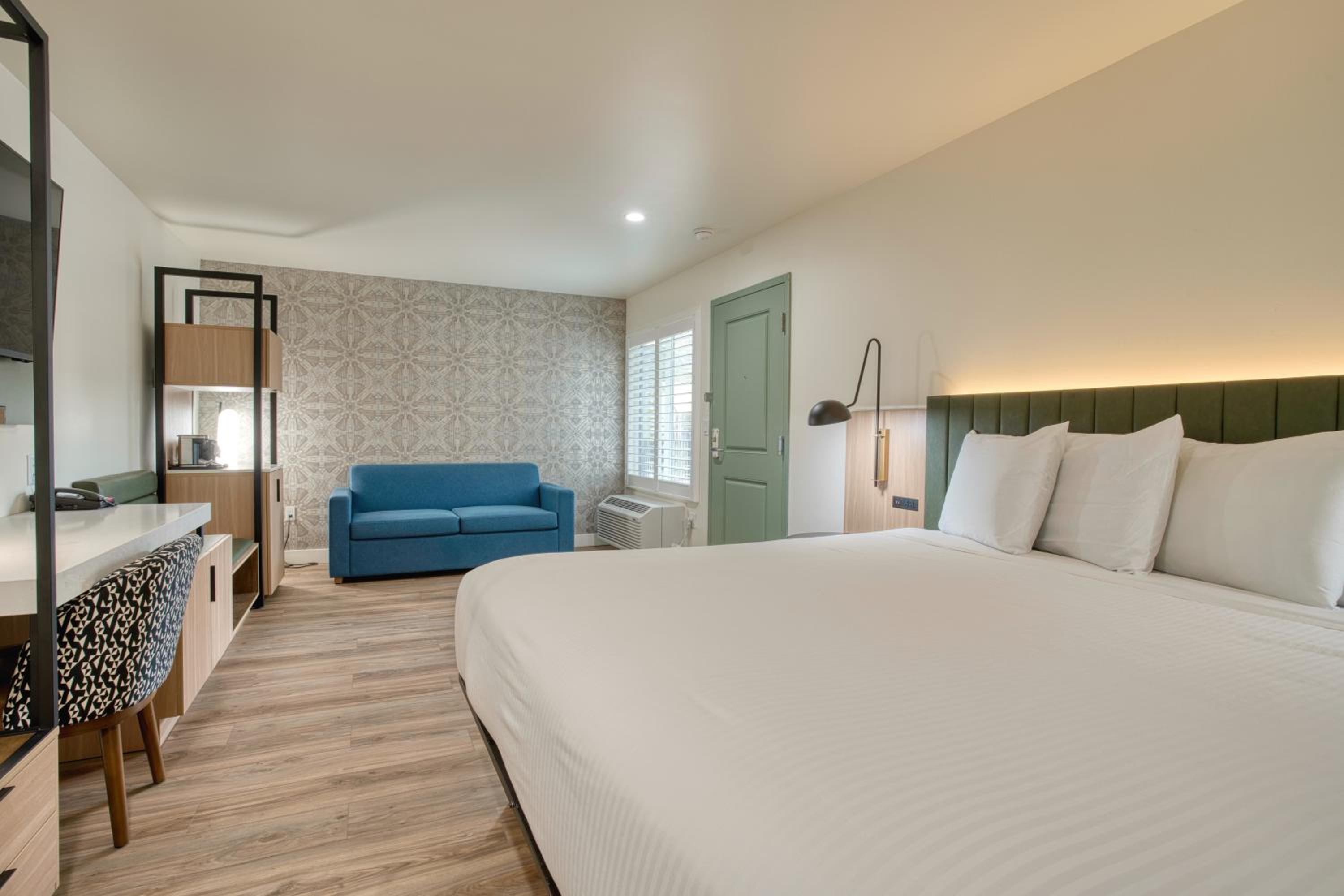 Superior King Room - Photo 20