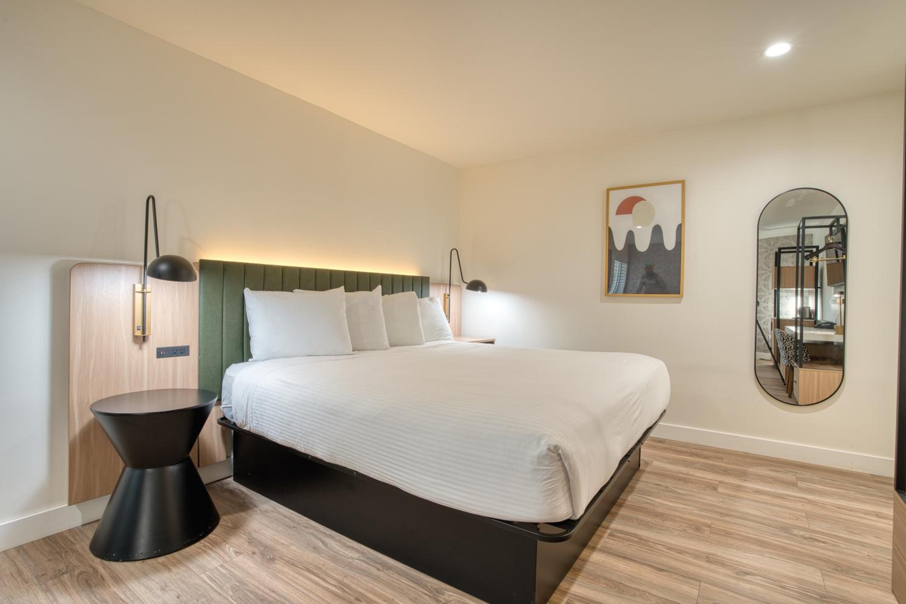 Superior King Room - Photo 19
