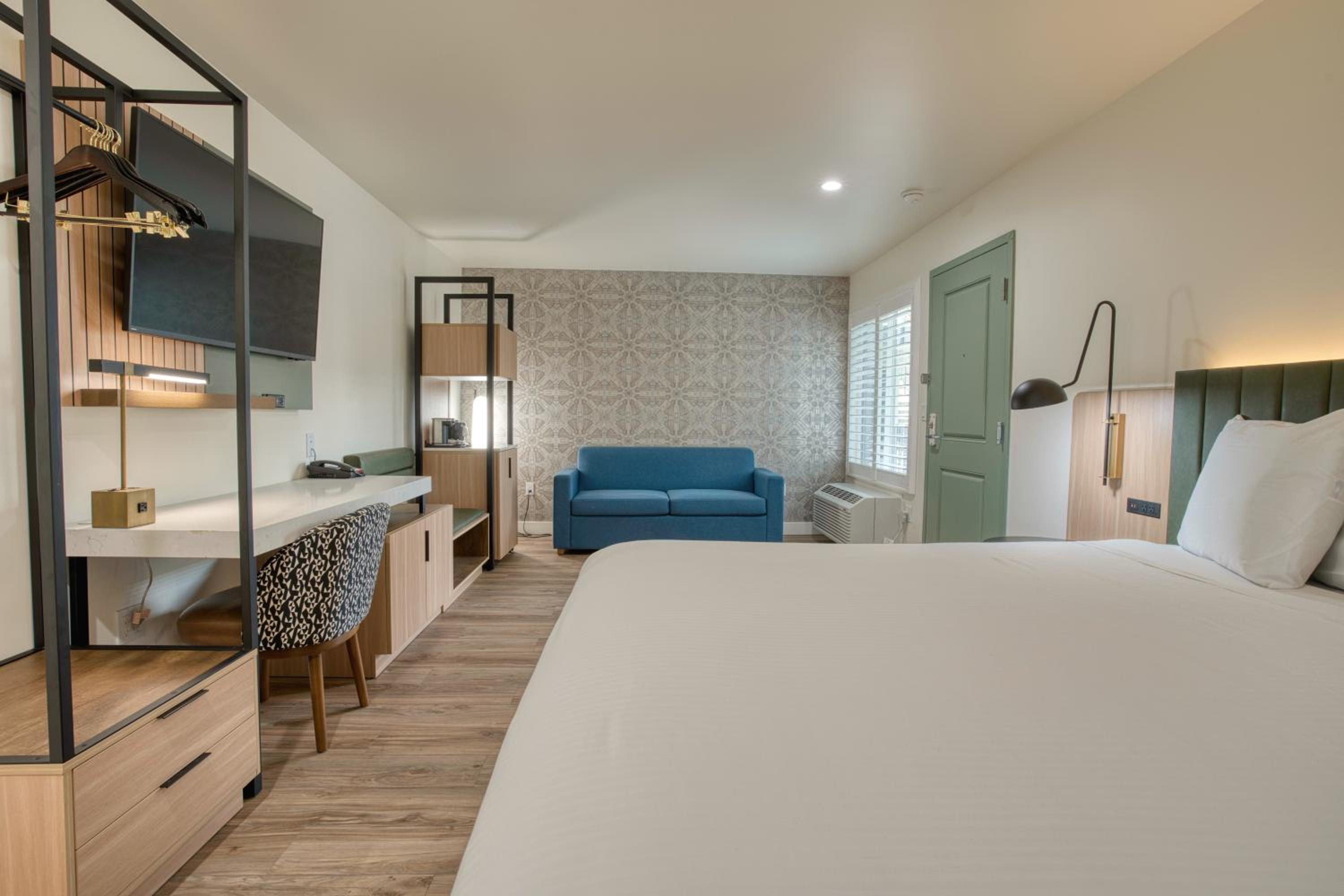 Superior King Room - Photo 18