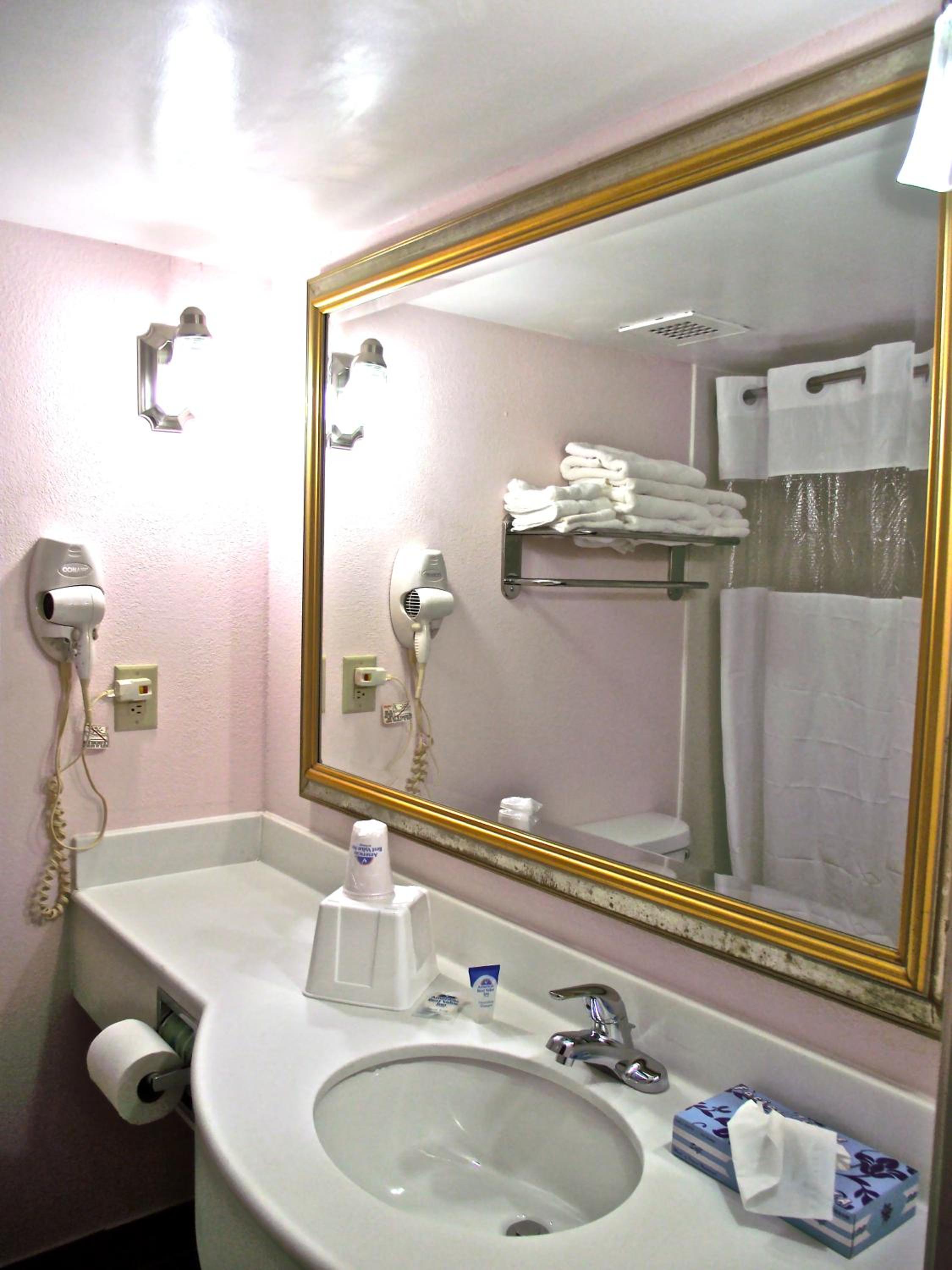 King Room - Non-Smoking - Photo 9