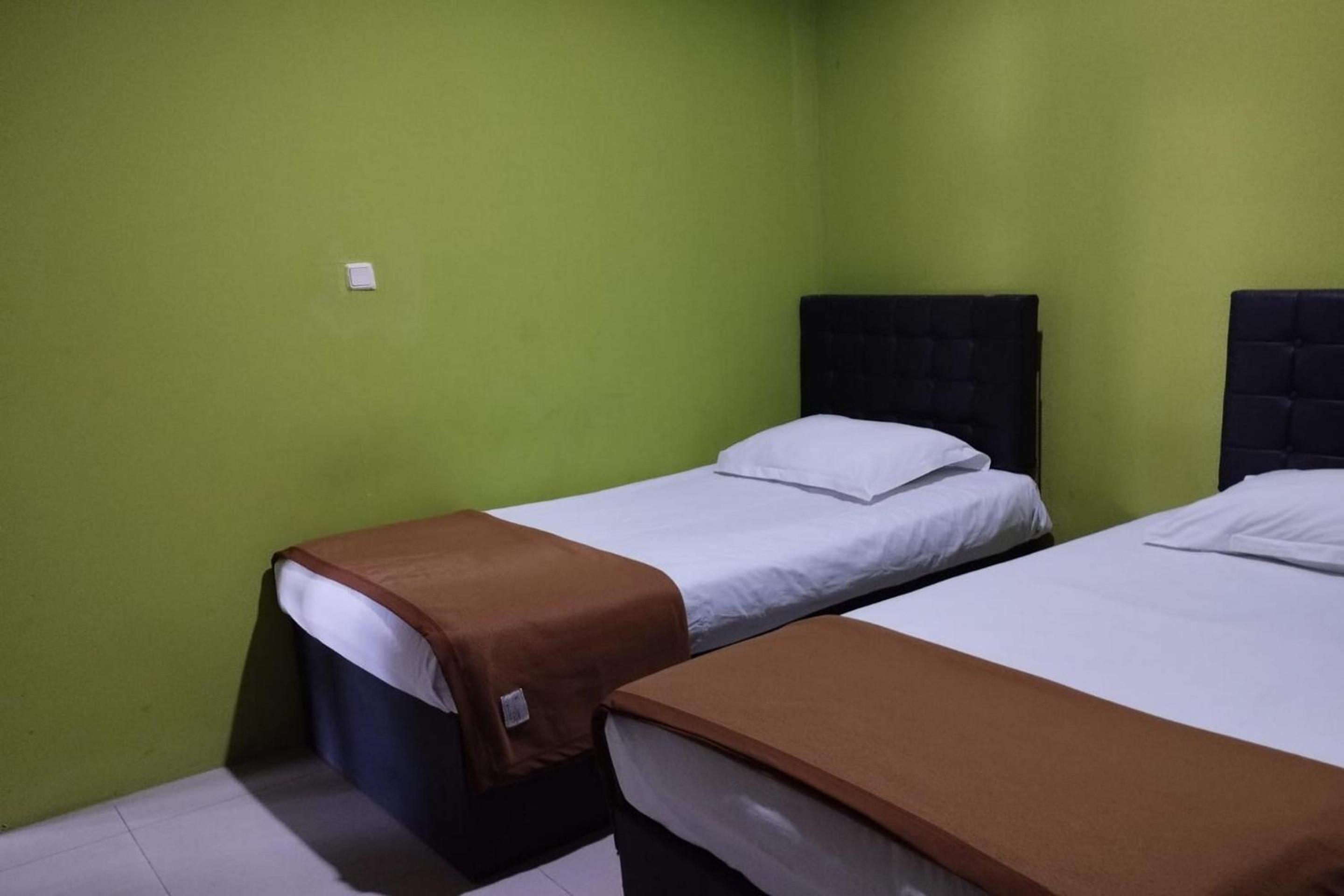 Standard Twin Room - Photo 9