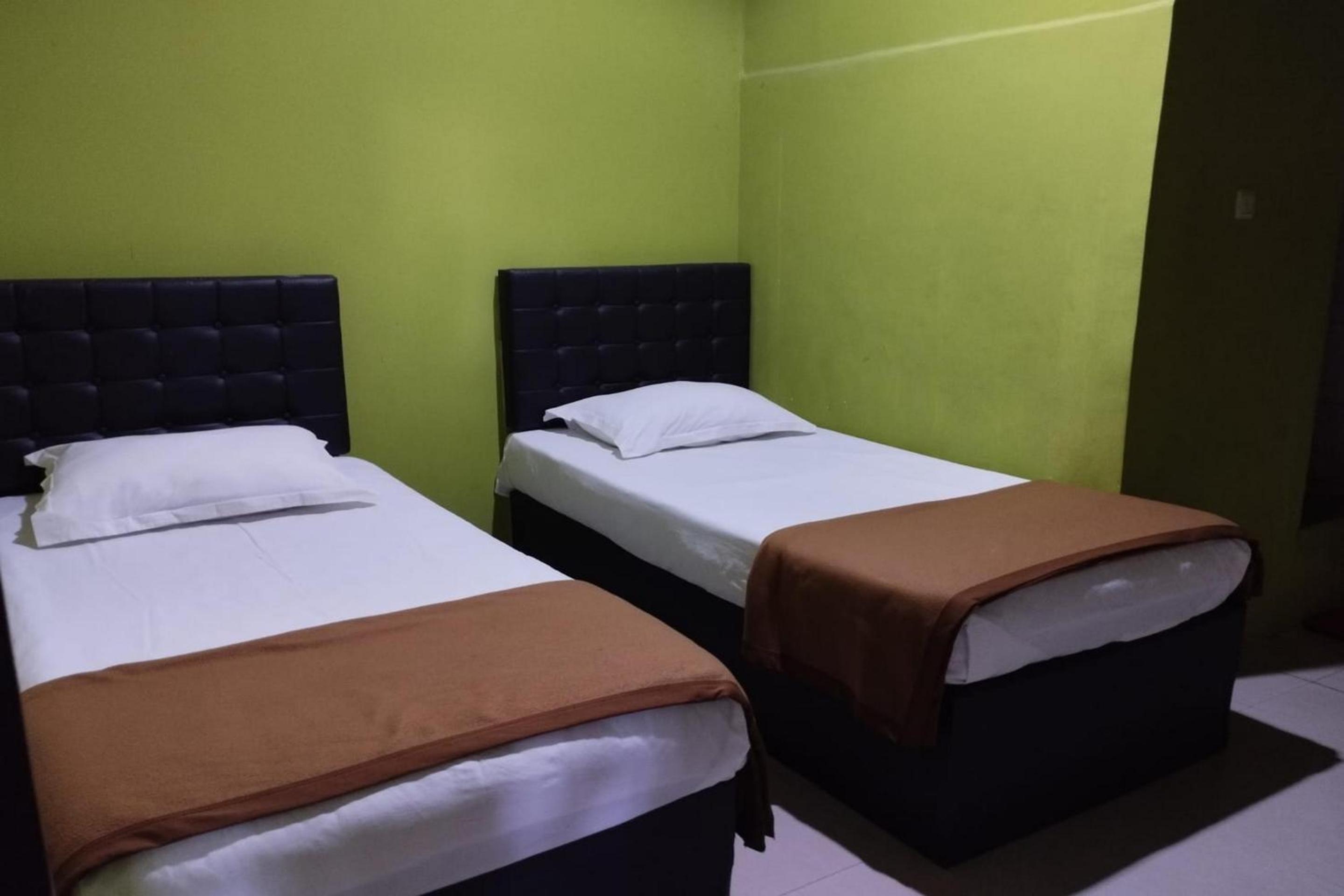 Standard Twin Room - Photo 1