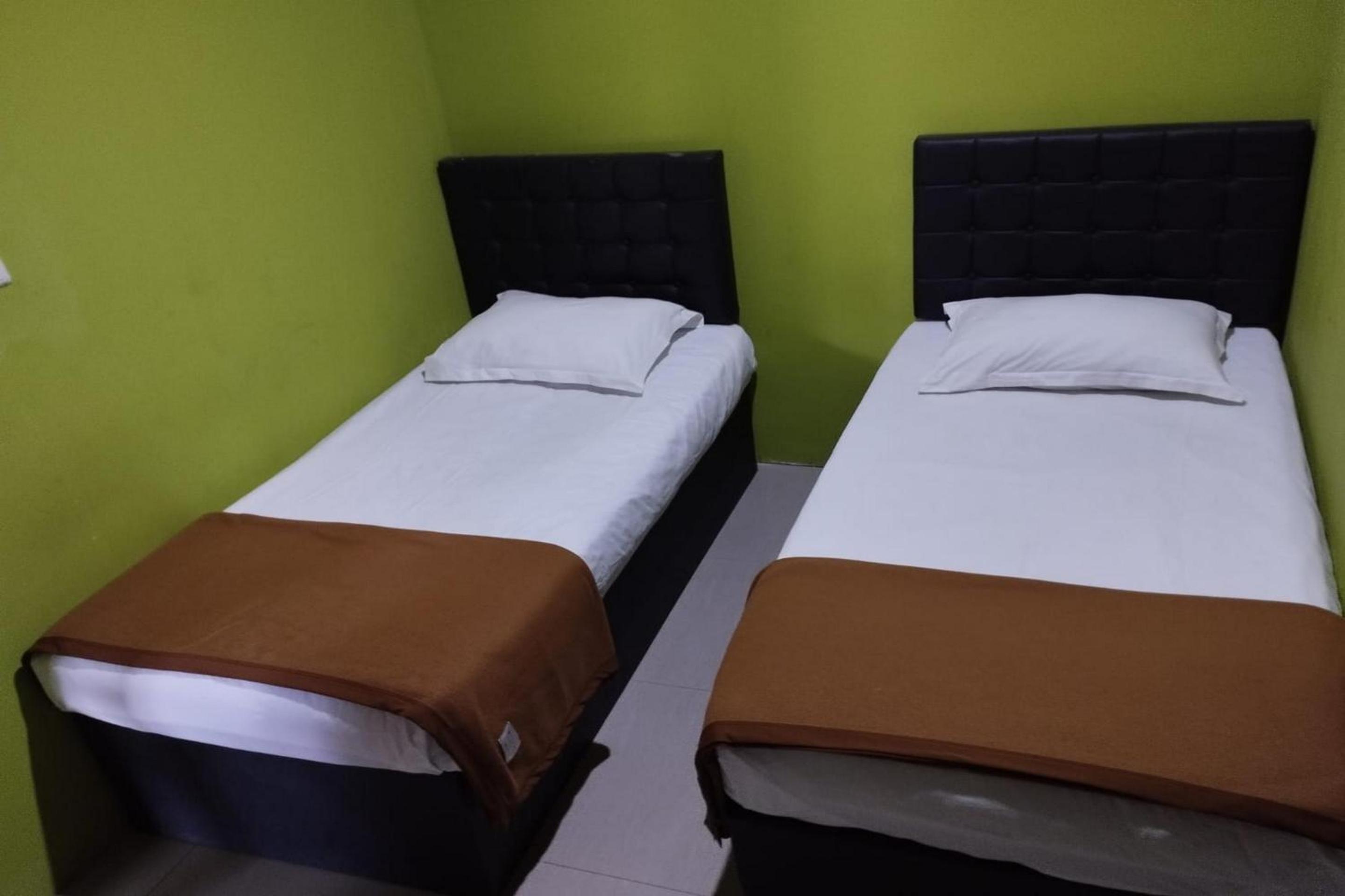 Standard Twin Room - Photo 5