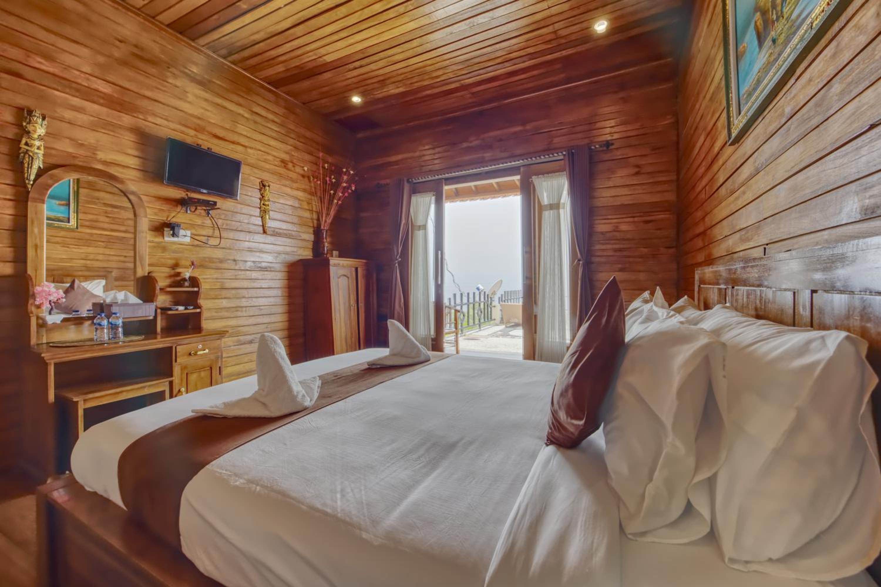 Deluxe Double Room with Balcony and Sea View - Photo 13