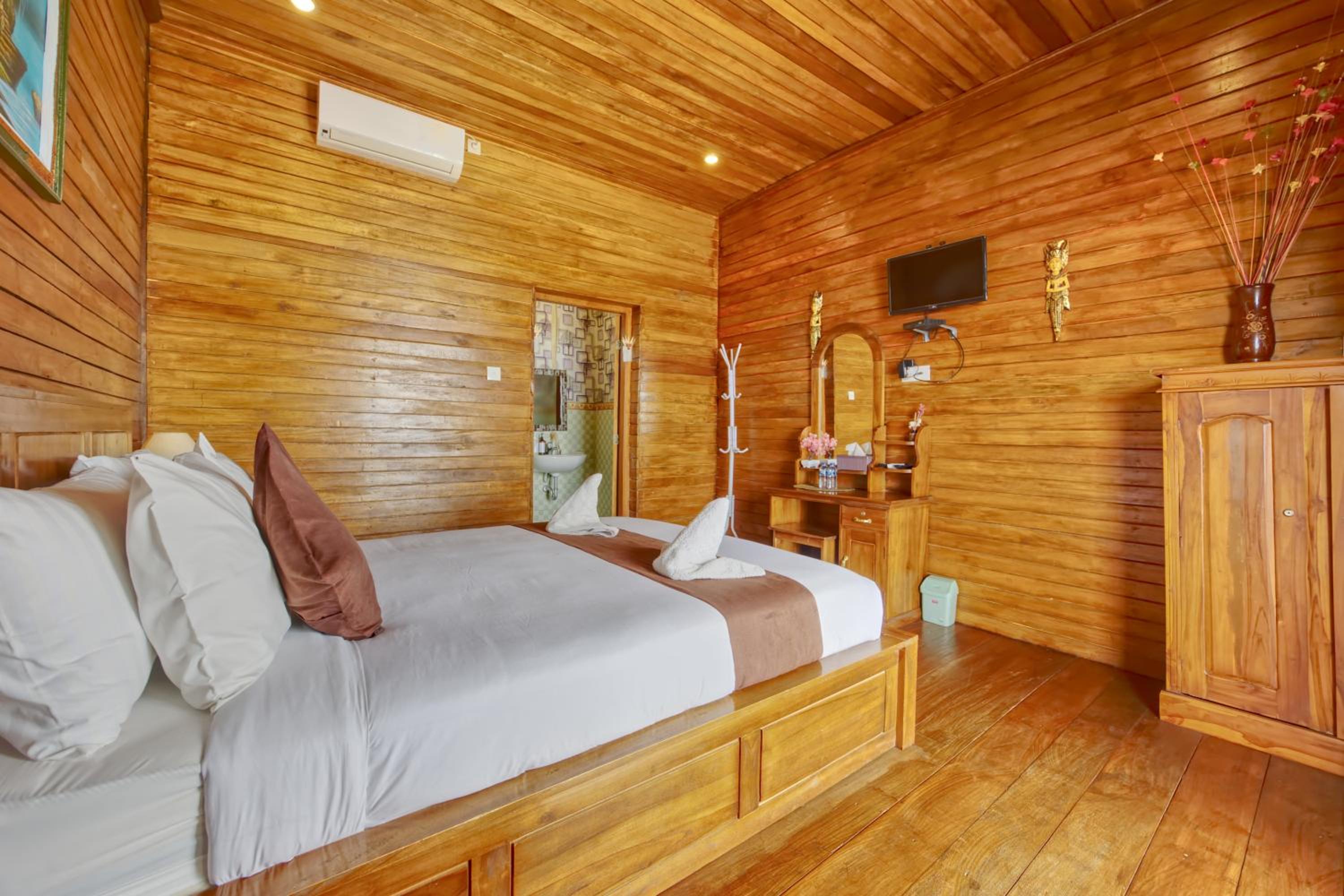 Deluxe Double Room with Balcony and Sea View - Photo 10