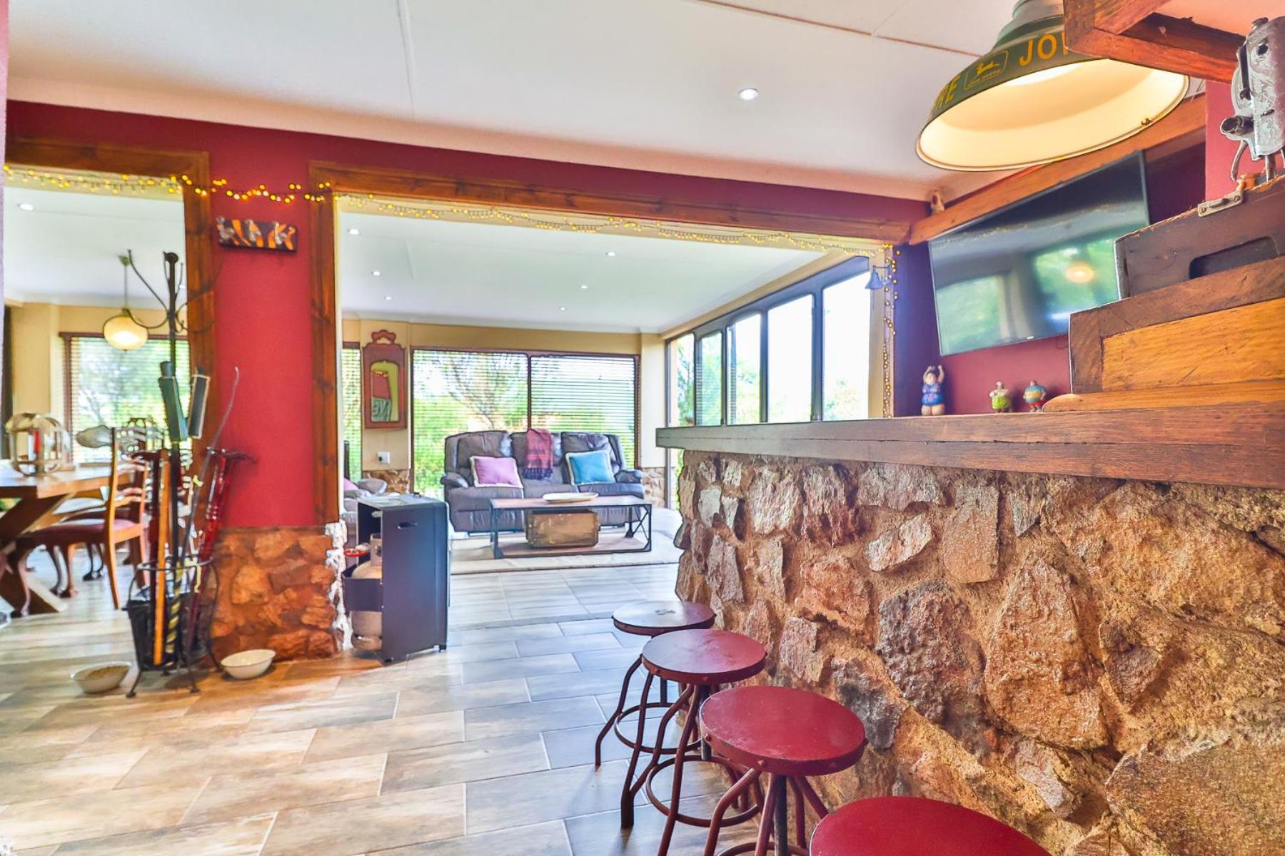 Three-Bedroom House -(pet friendly) - Photo 7