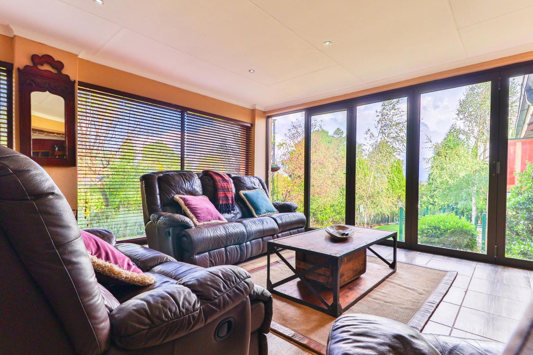 Three-Bedroom House -(pet friendly) - Photo 9