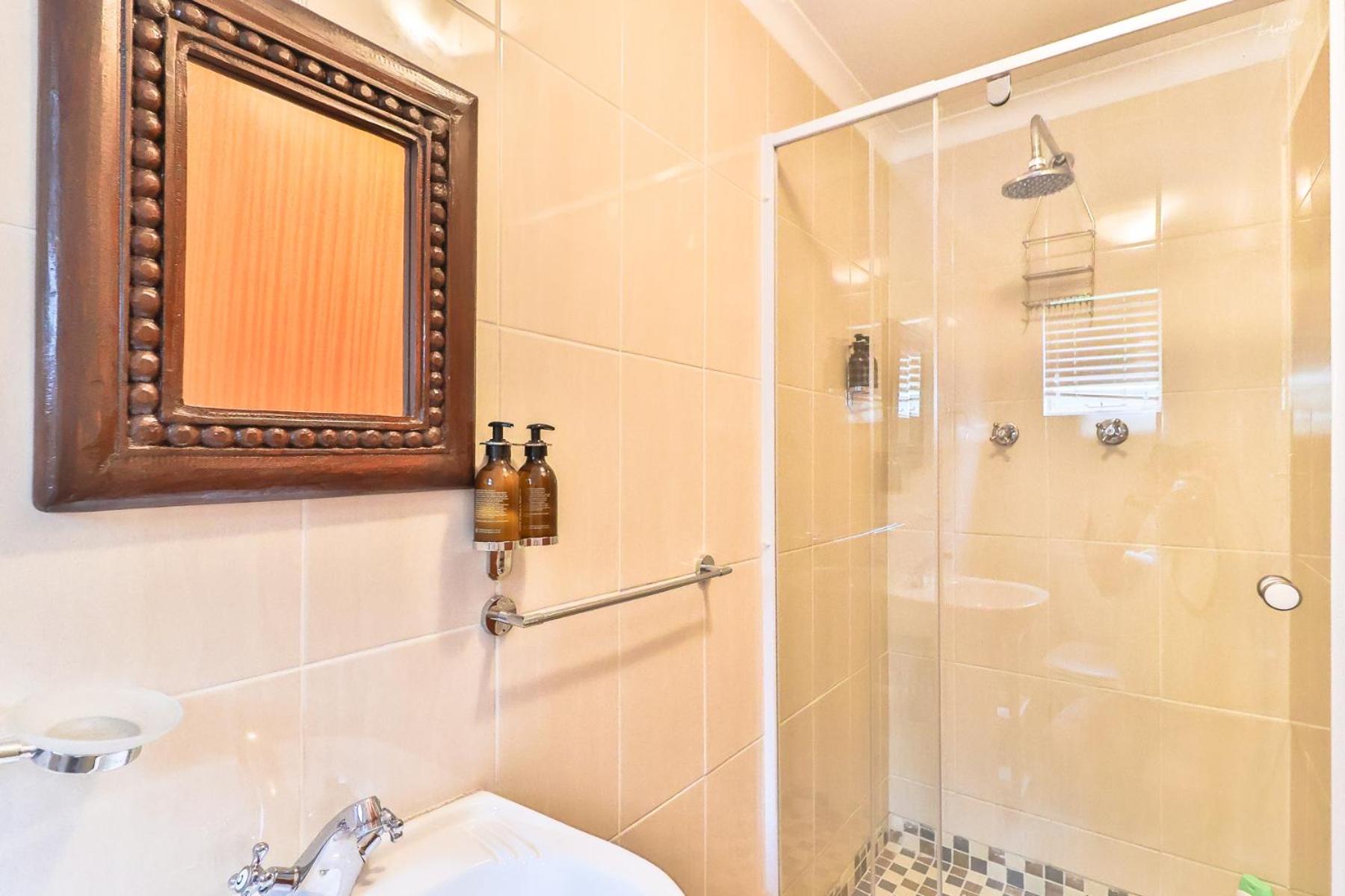 Three-Bedroom House -(pet friendly) - Photo 12