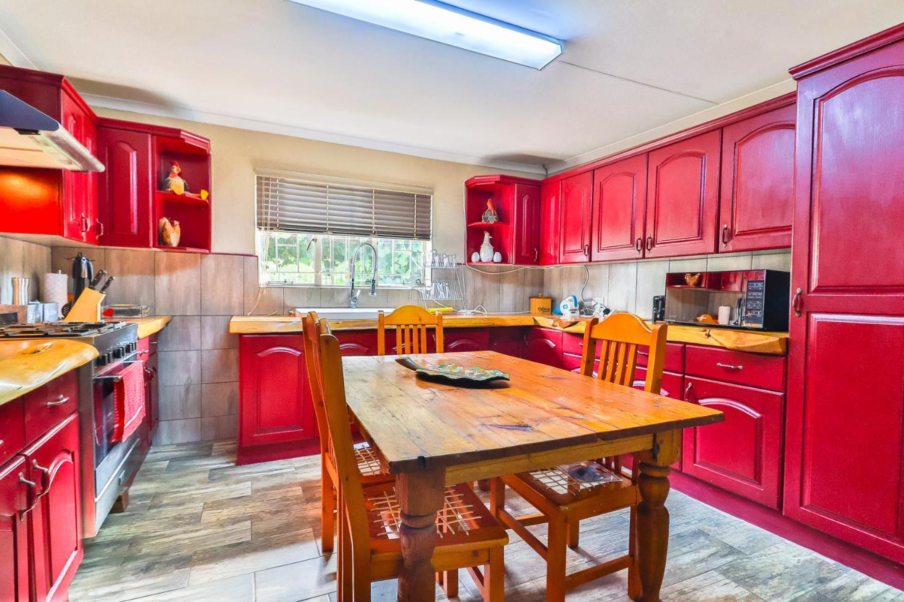 Three-Bedroom House -(pet friendly) - Photo 17