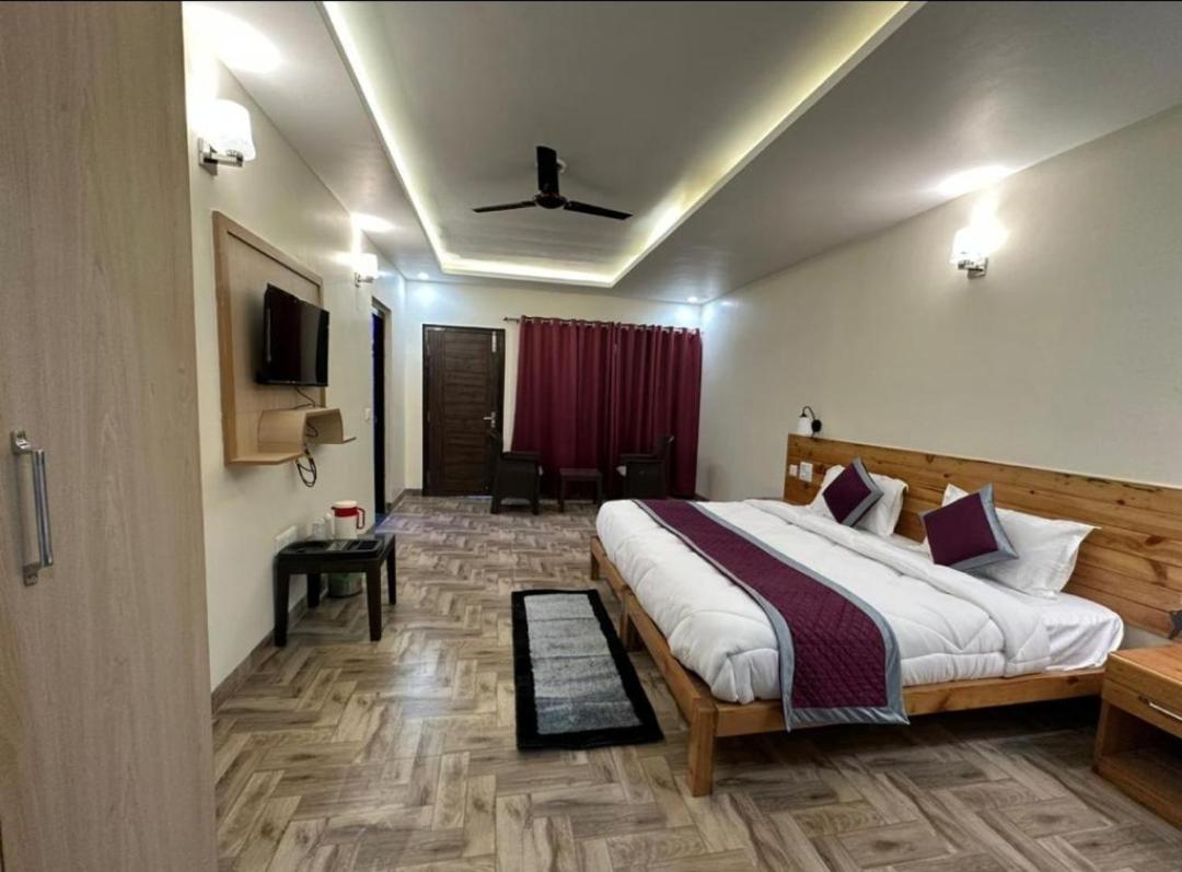 Superior King Room photo 2