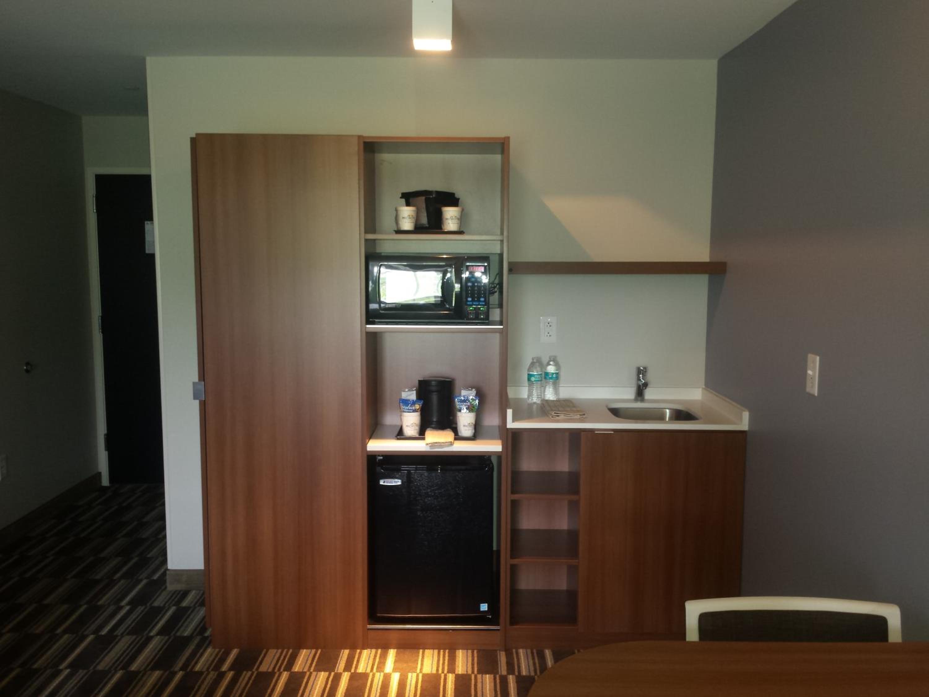 Queen Room - Mobility Access/Non-Smoking photo 3