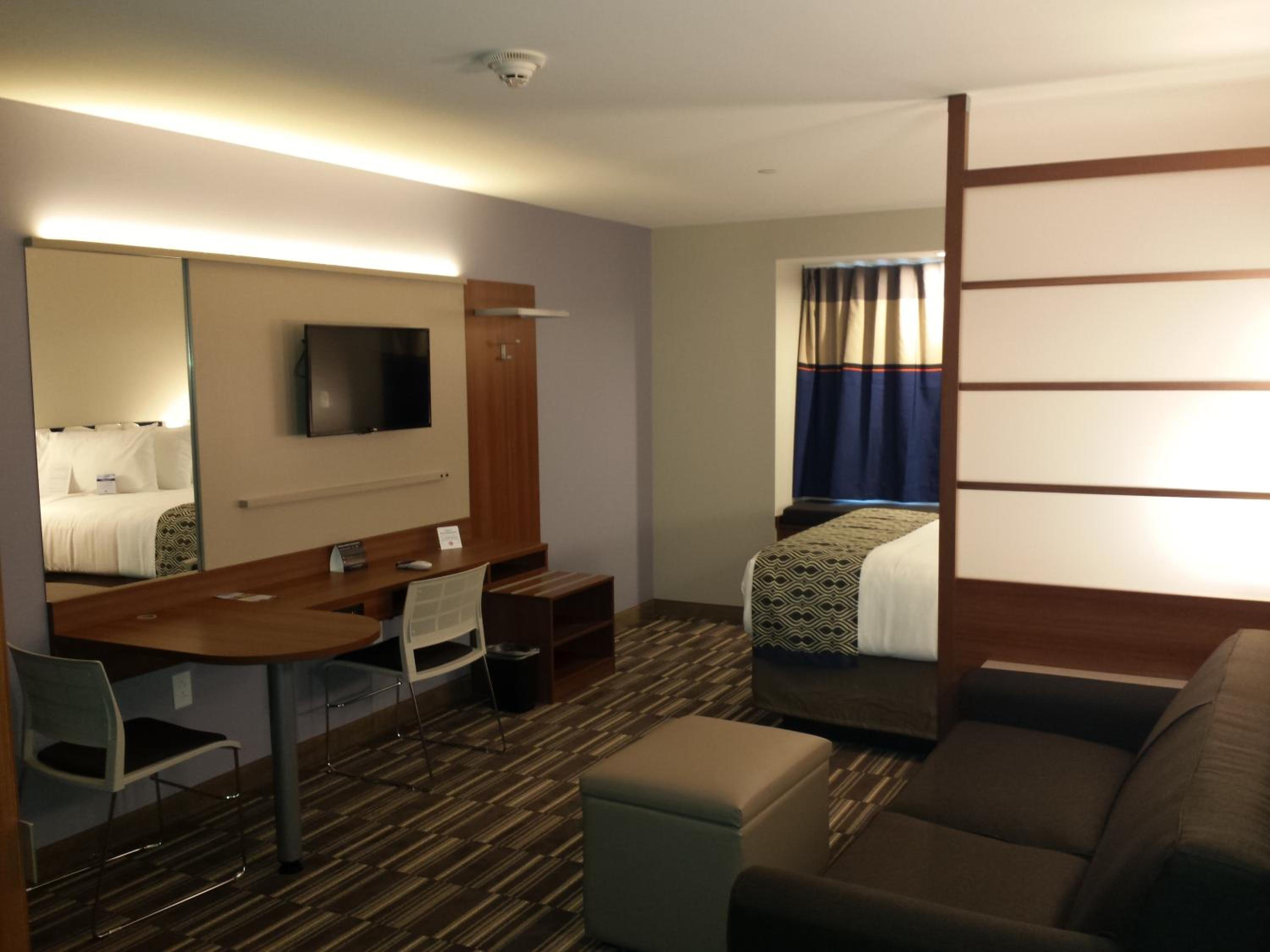 Queen Studio Suite - Disability Access/Non-Smoking photo 1