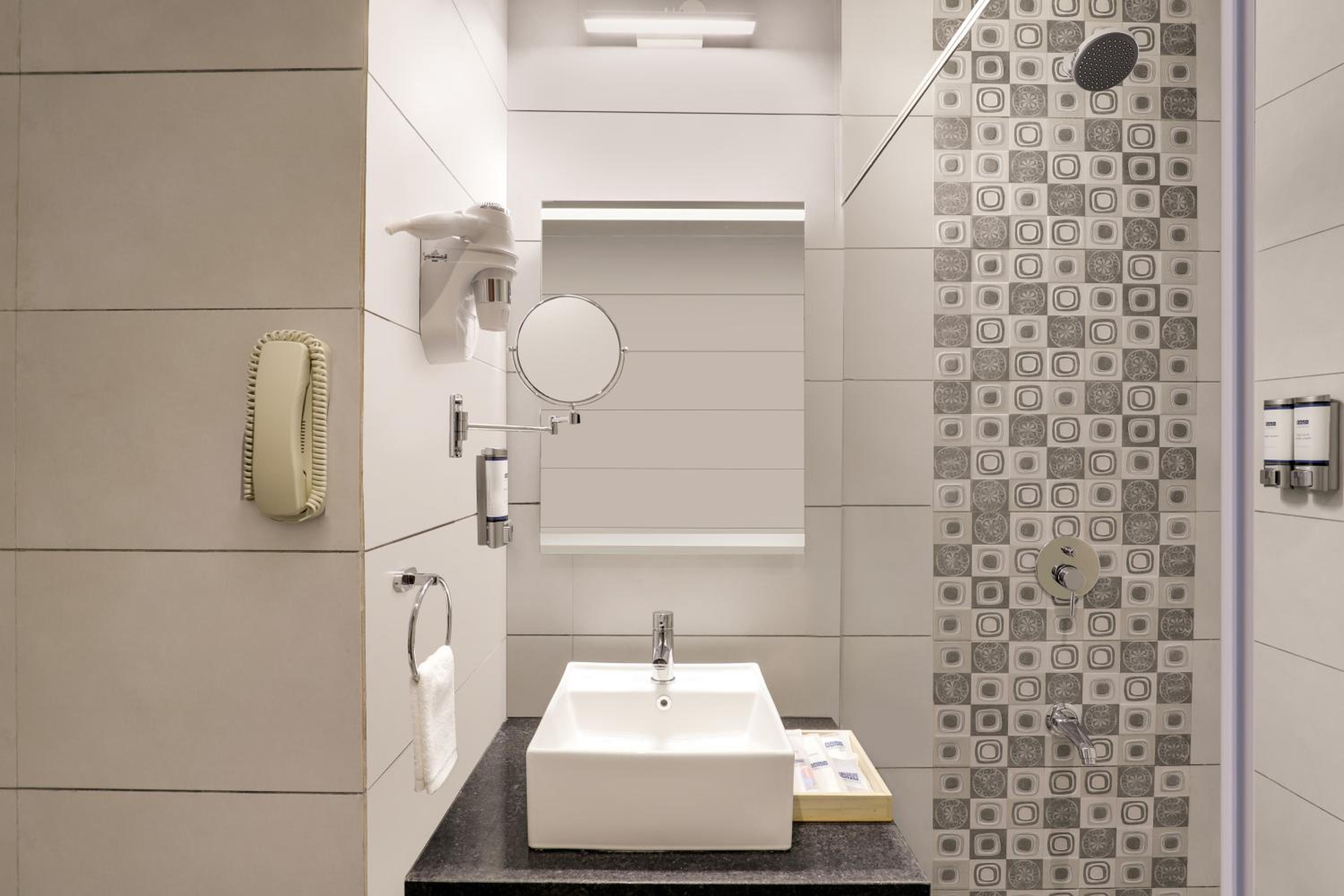 Superior Twin Room - Photo 4