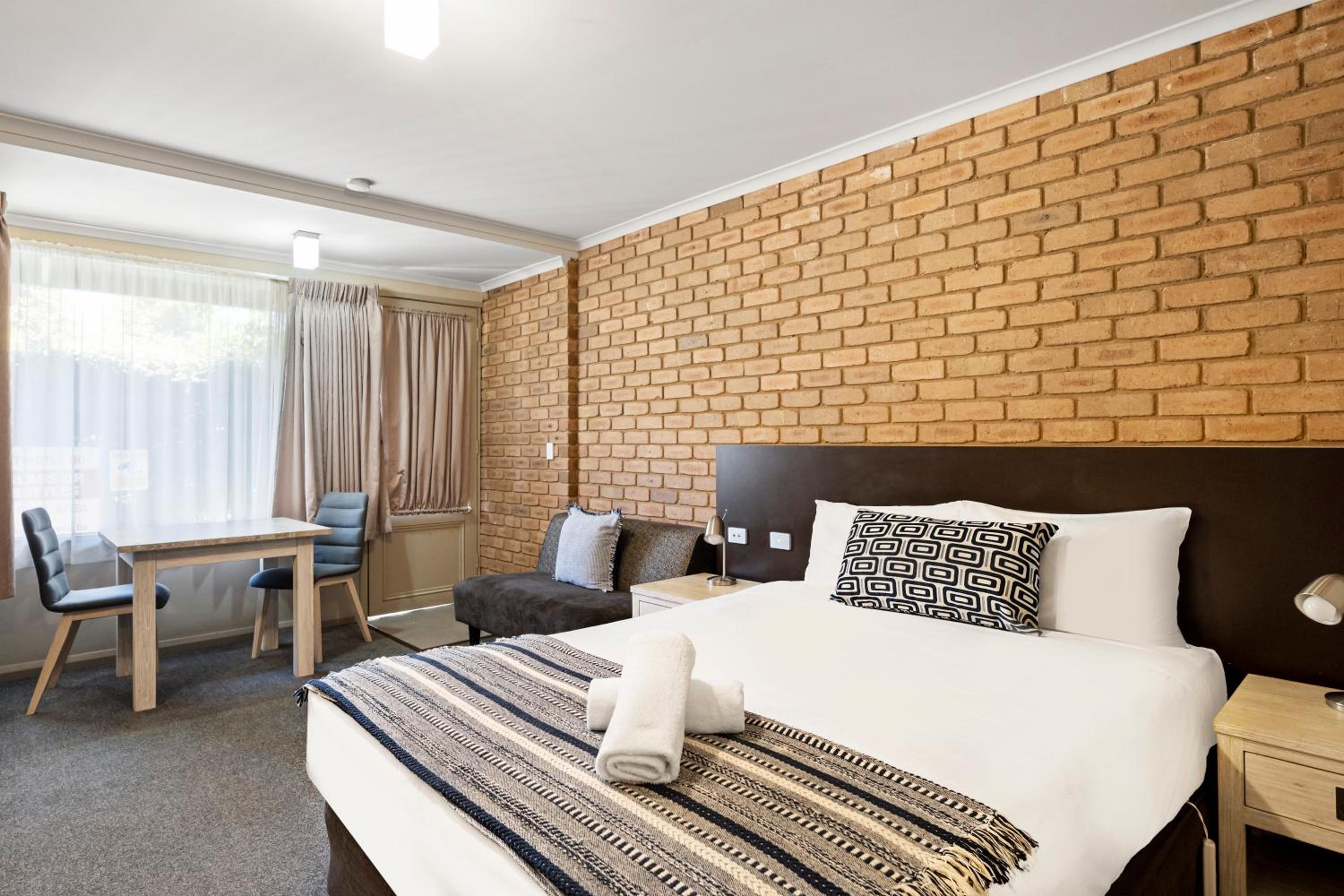 Executive Queen Room with Spa Bath  photo 1