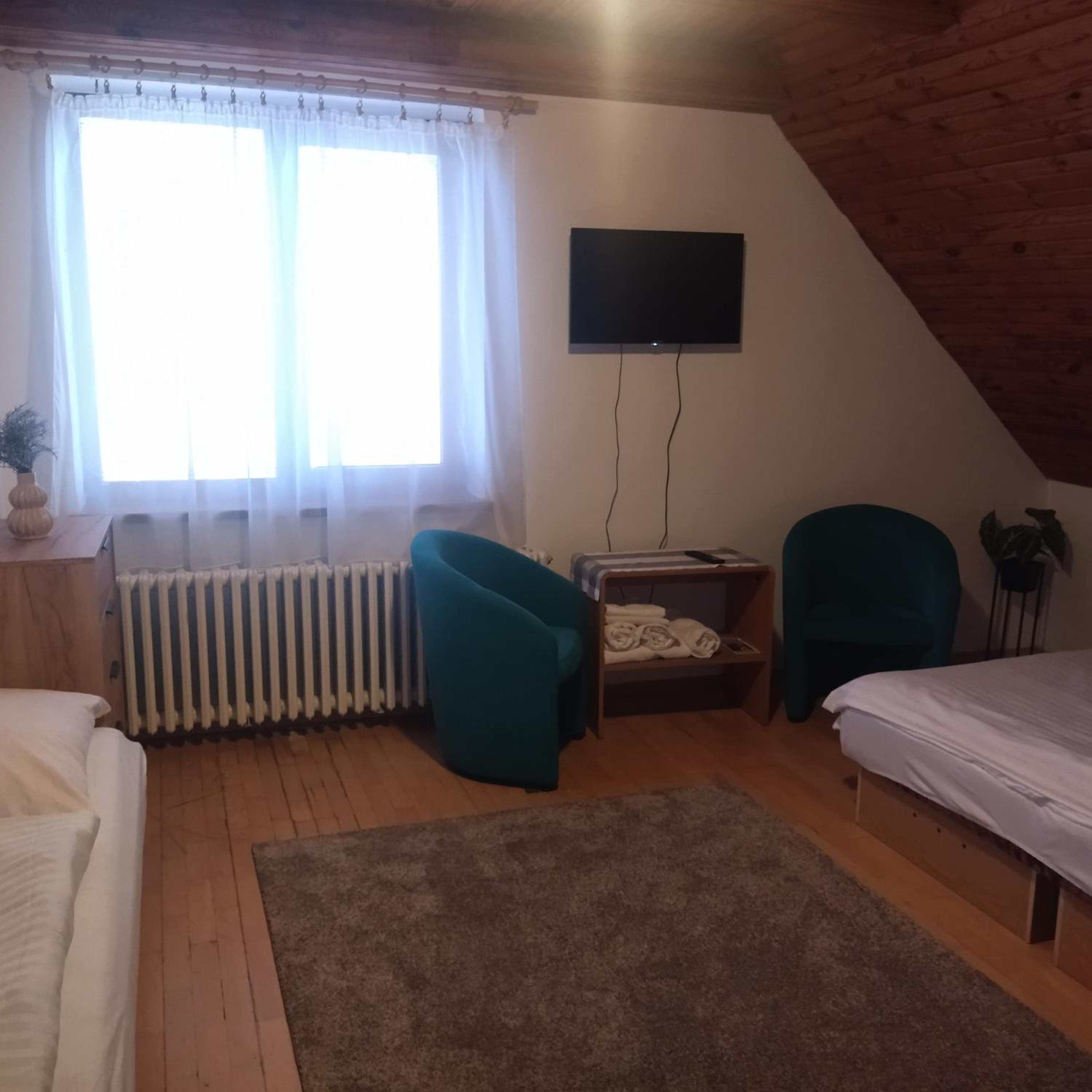 Quadruple Room with Private Bathroom photo 2