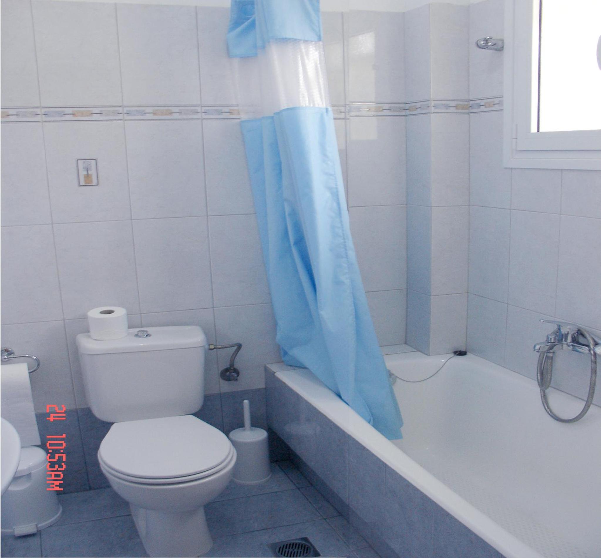 Double Room - Photo 16
