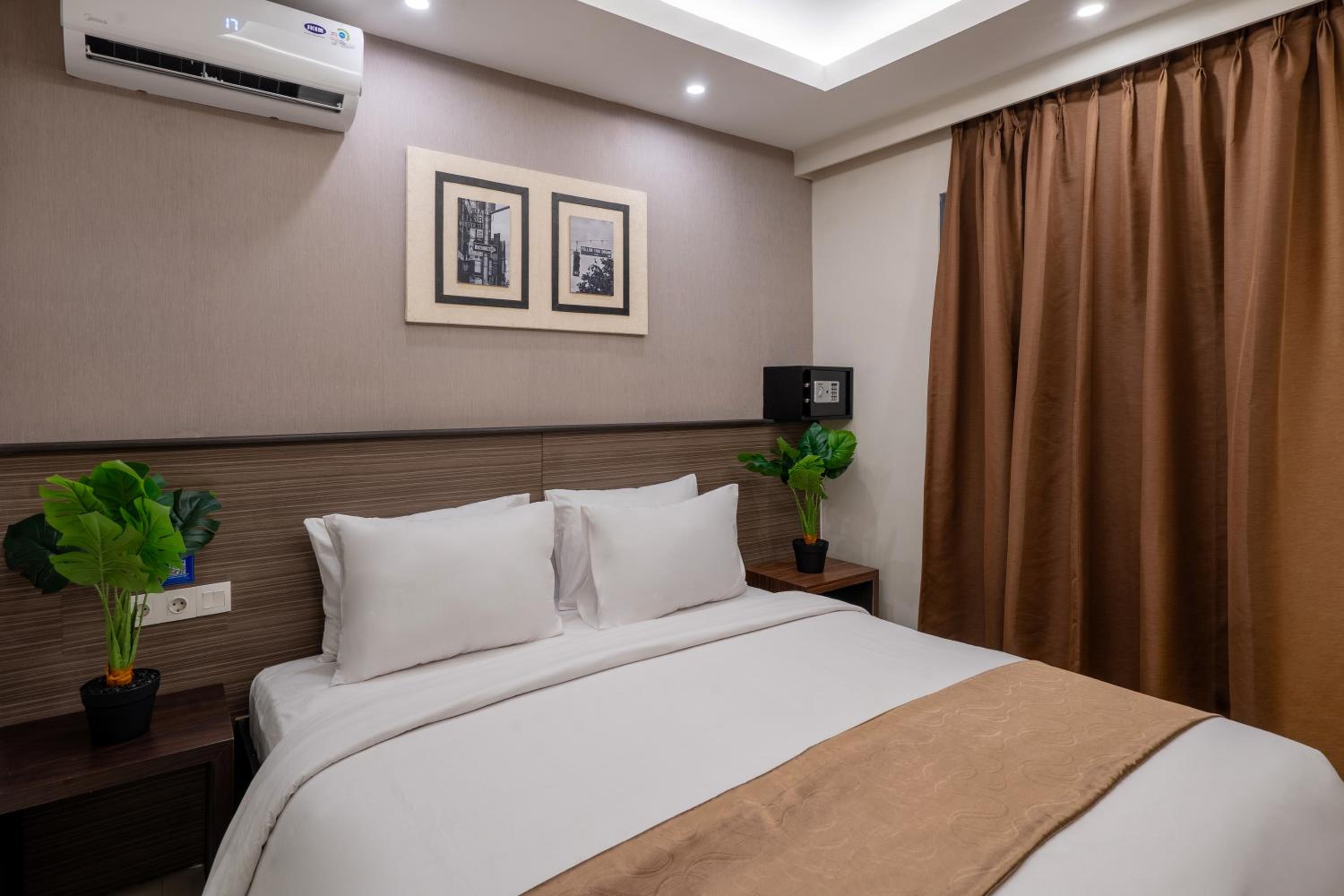 Standard Double or Twin Room - Photo 7