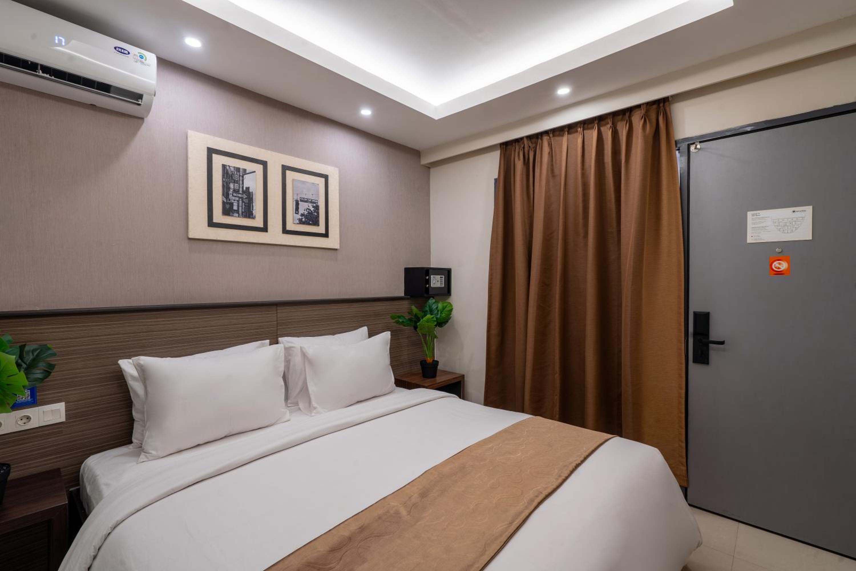 Standard Double or Twin Room - Photo 8
