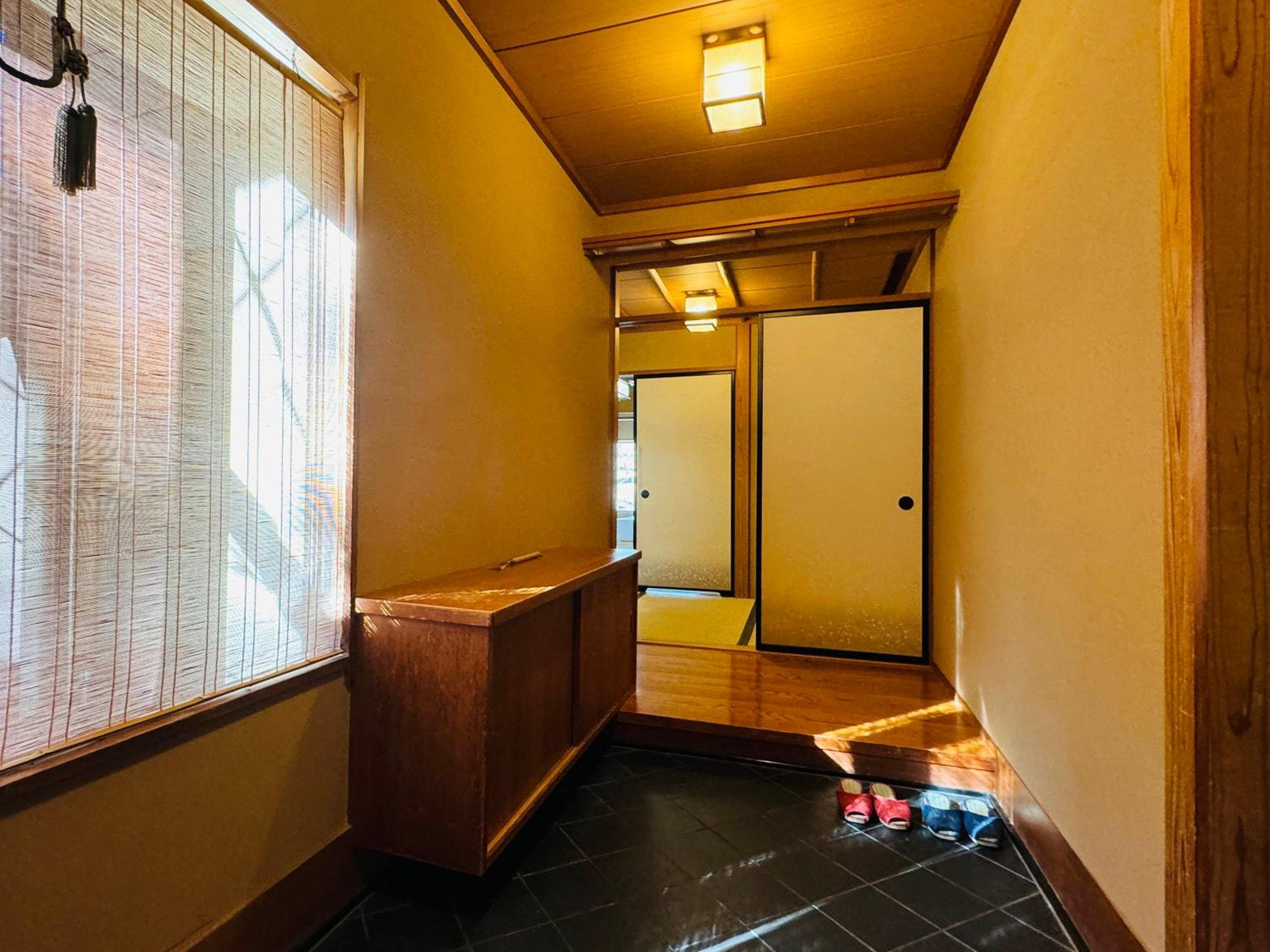 Japanese Style Superior Room with Mt. Fuji & Lake View - Private Hot Spring Bath thumbnail 5