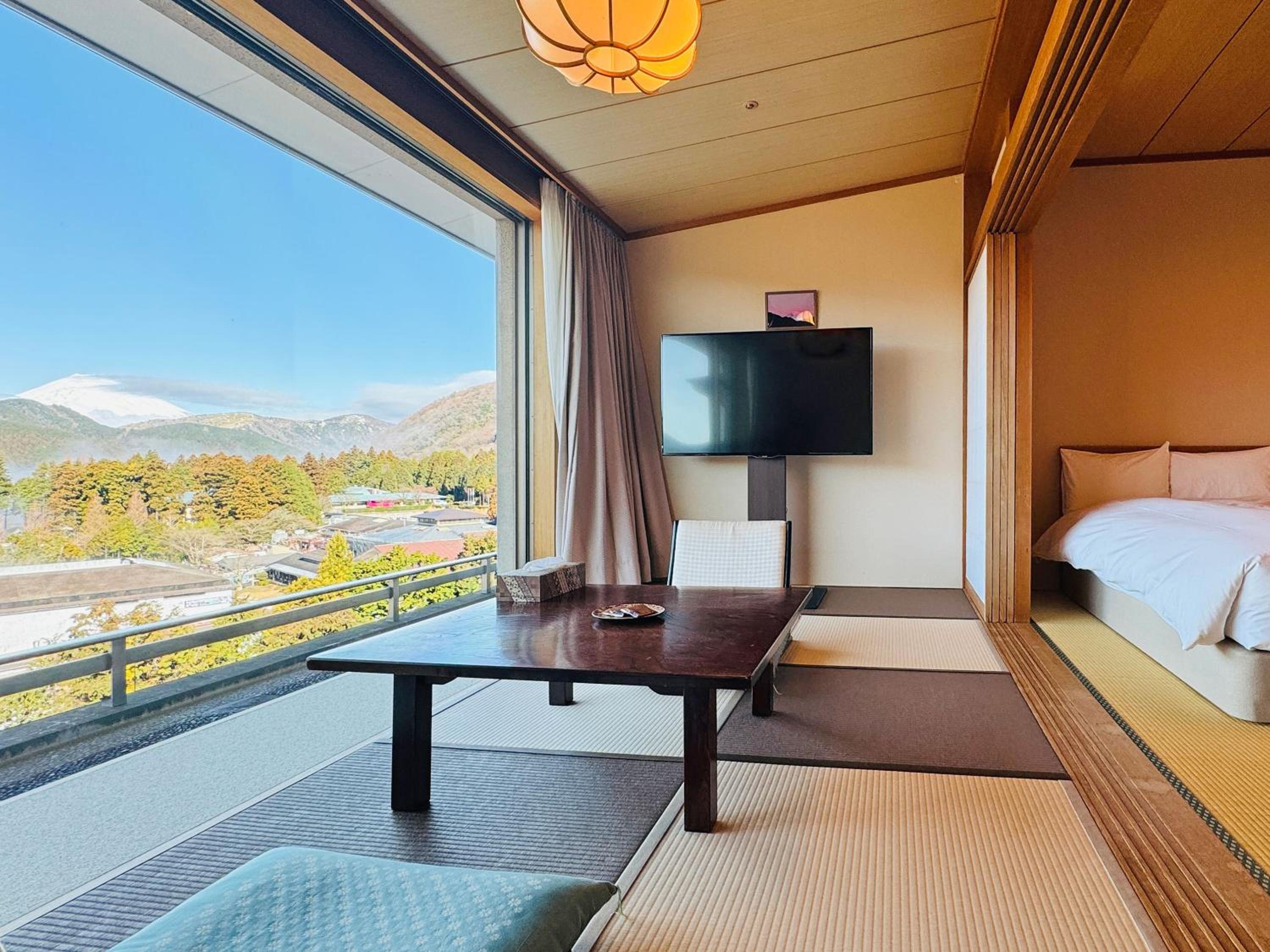 Japanese Style Twin-Bedded Room with Mt. Fuji & Lake View - Highest Floor