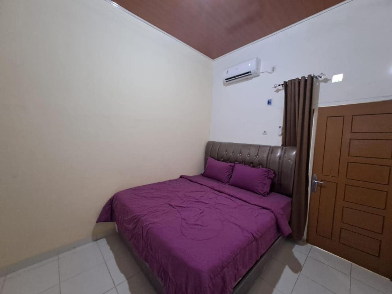 Standard King Room photo 2