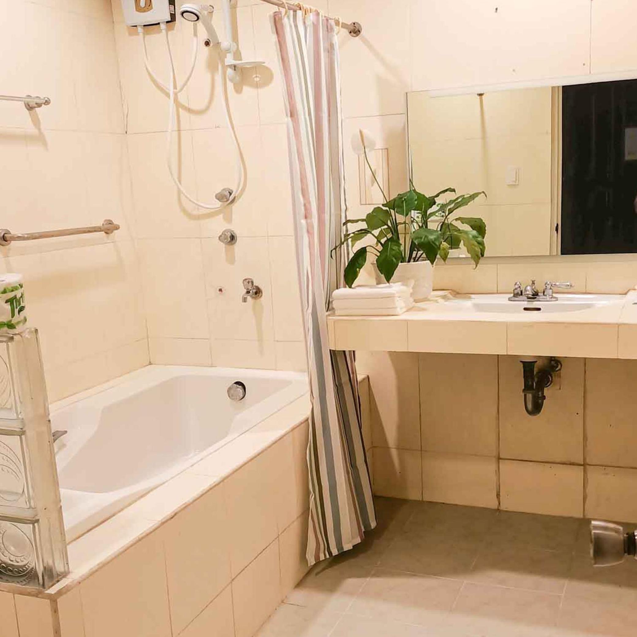 Suite - Photo 9