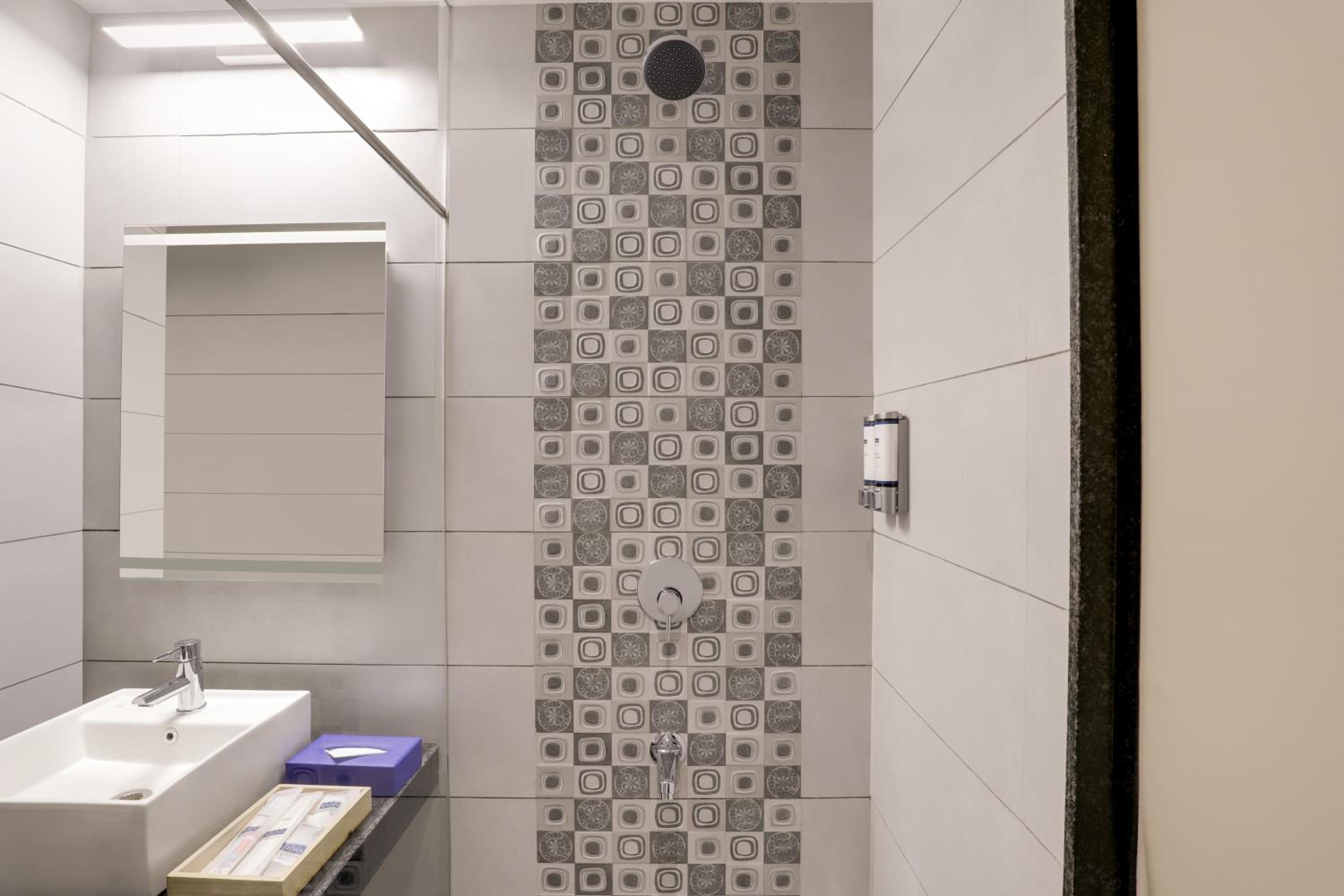 Standard Suite - Photo 6