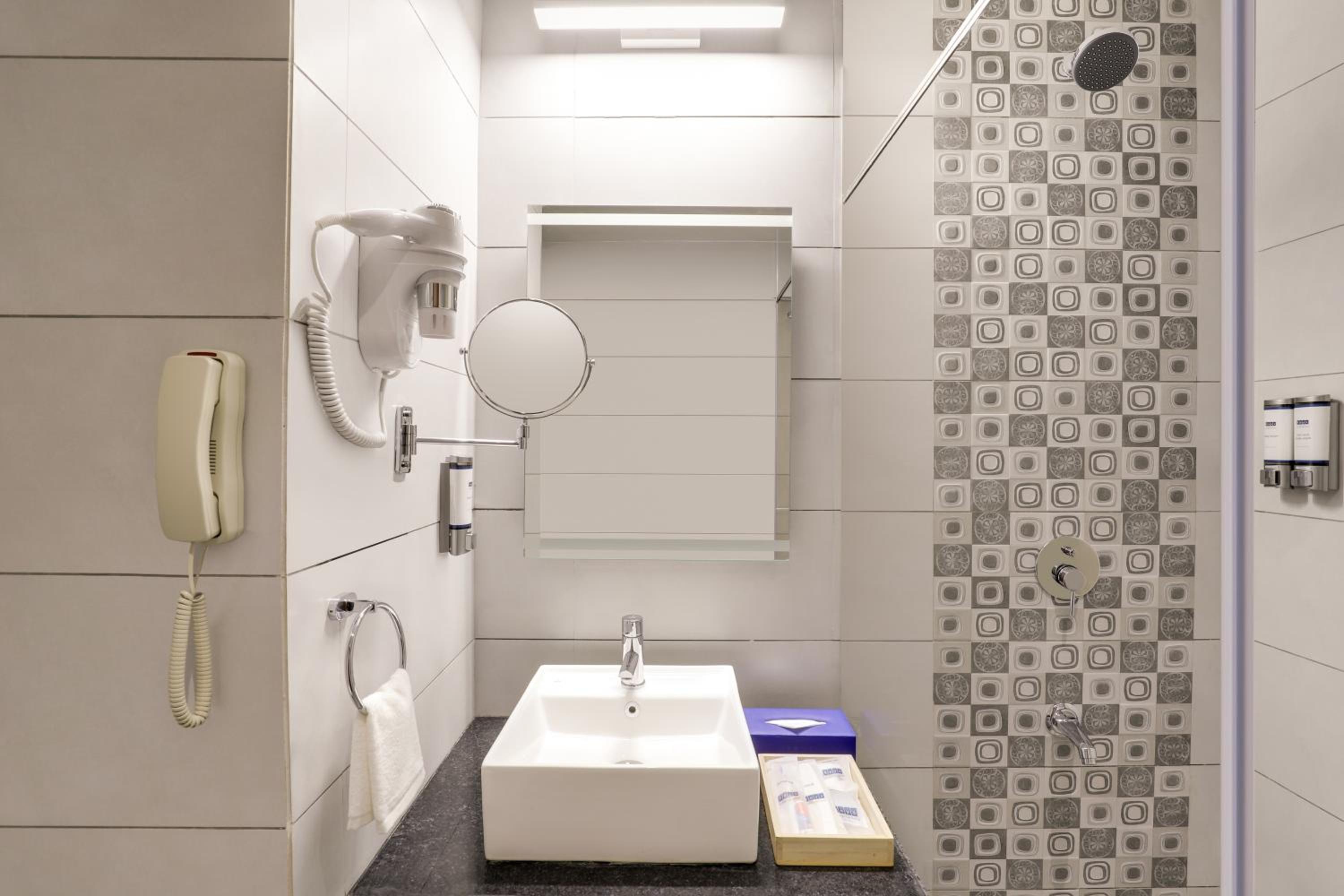 Standard Suite - Photo 5