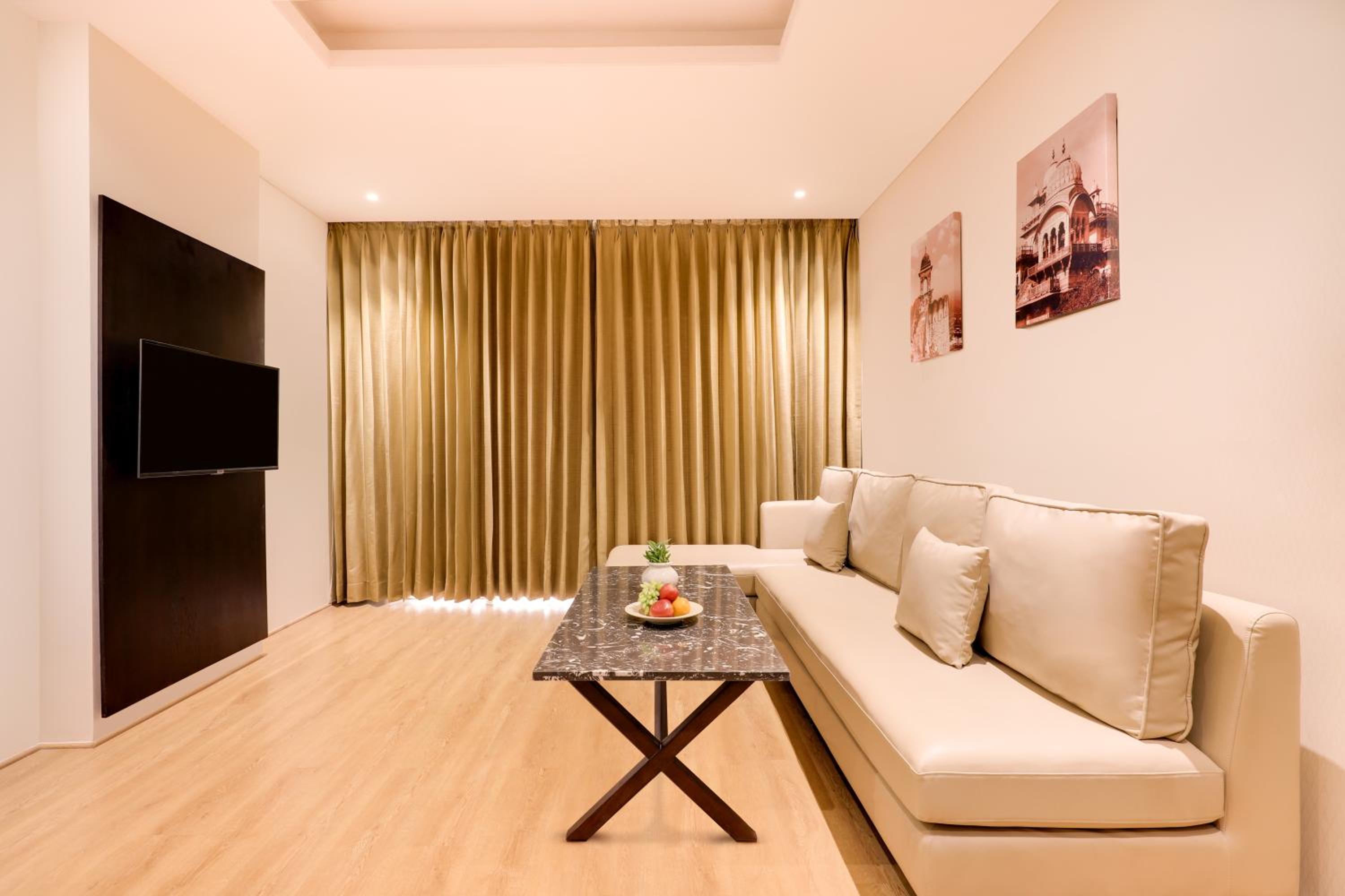 Standard Suite - Photo 8