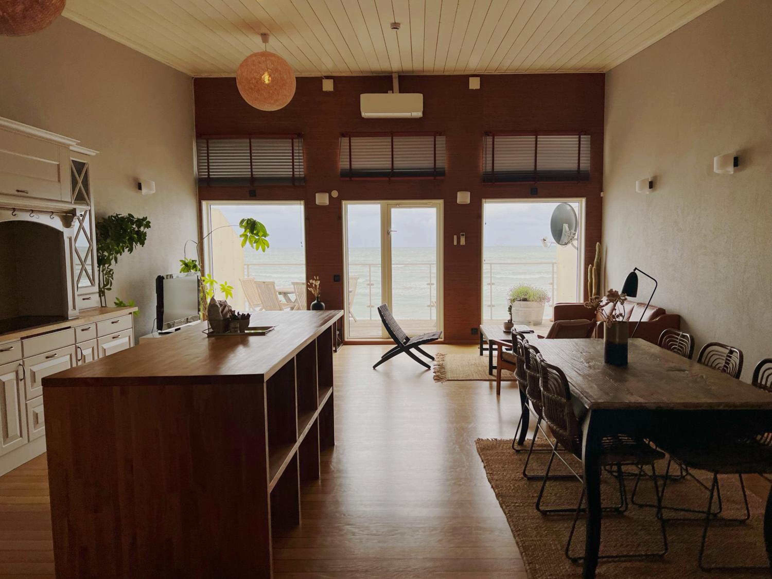 Apartment with Sea View - Photo 2