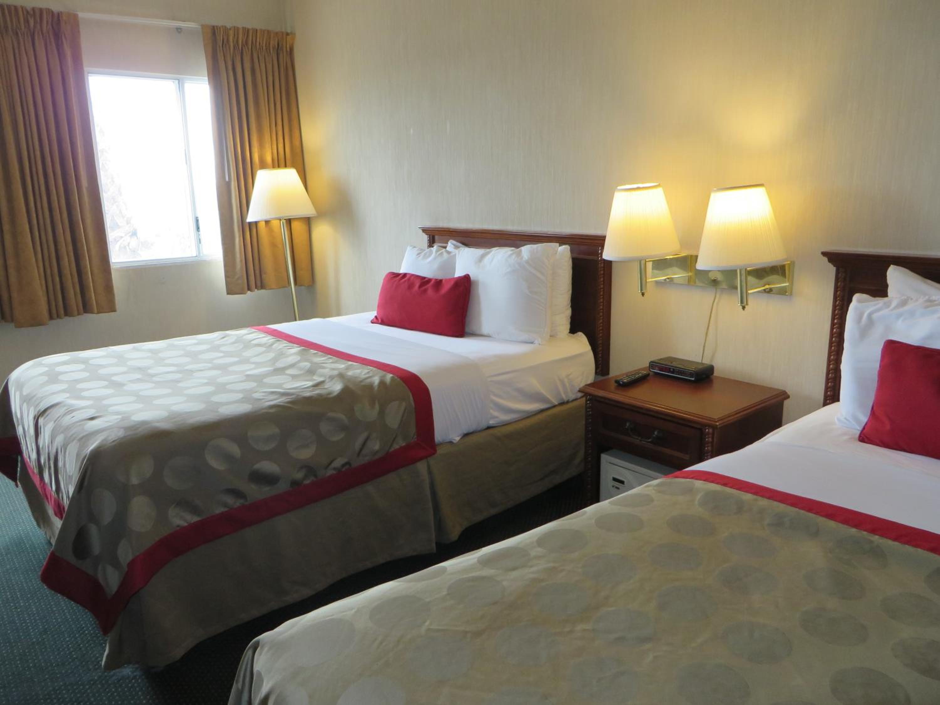 Double Room with Two Double Beds - Non-Smoking - Photo 4