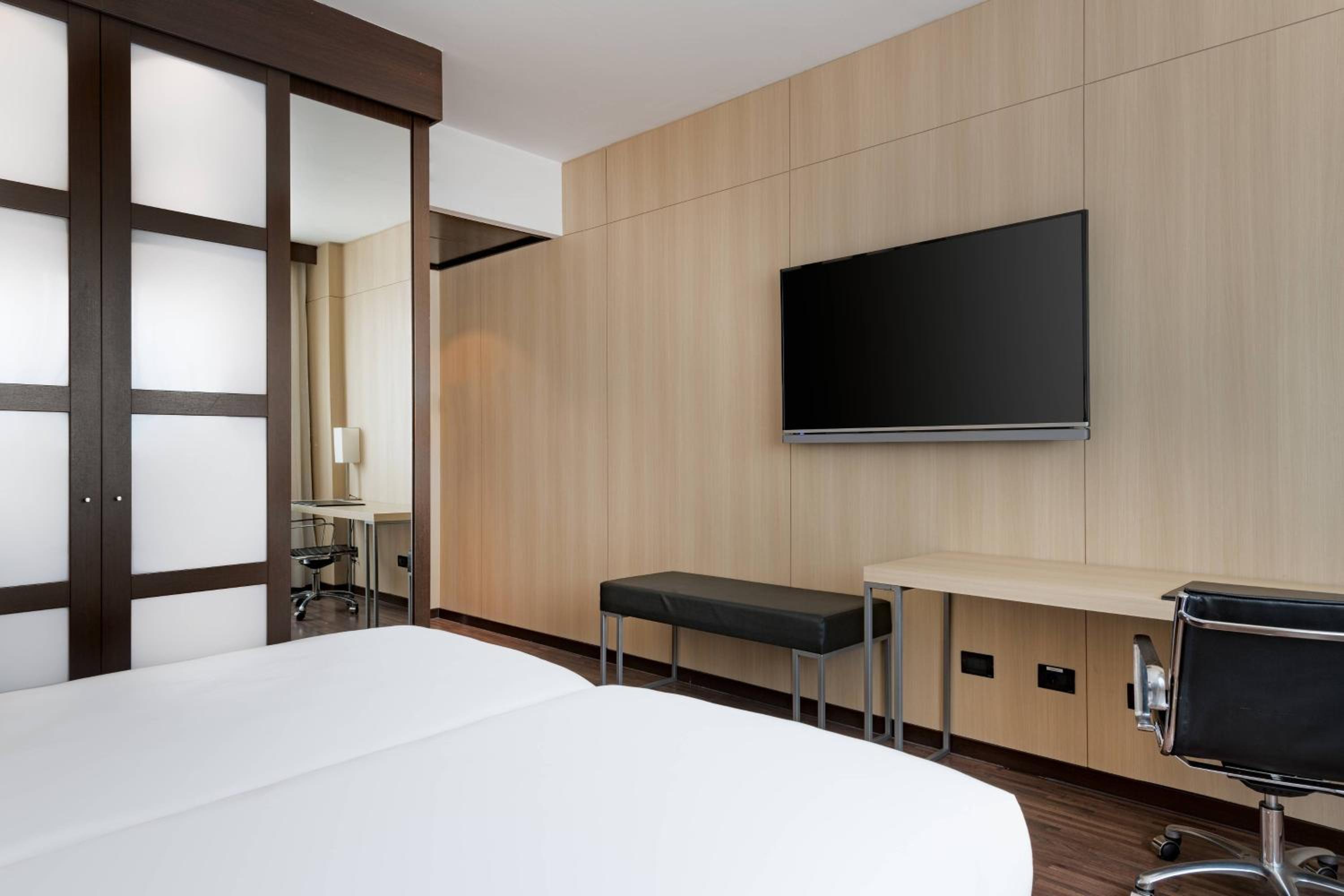 Triple Twin Room, Guest room, 2 Twin/Single Bed(s)