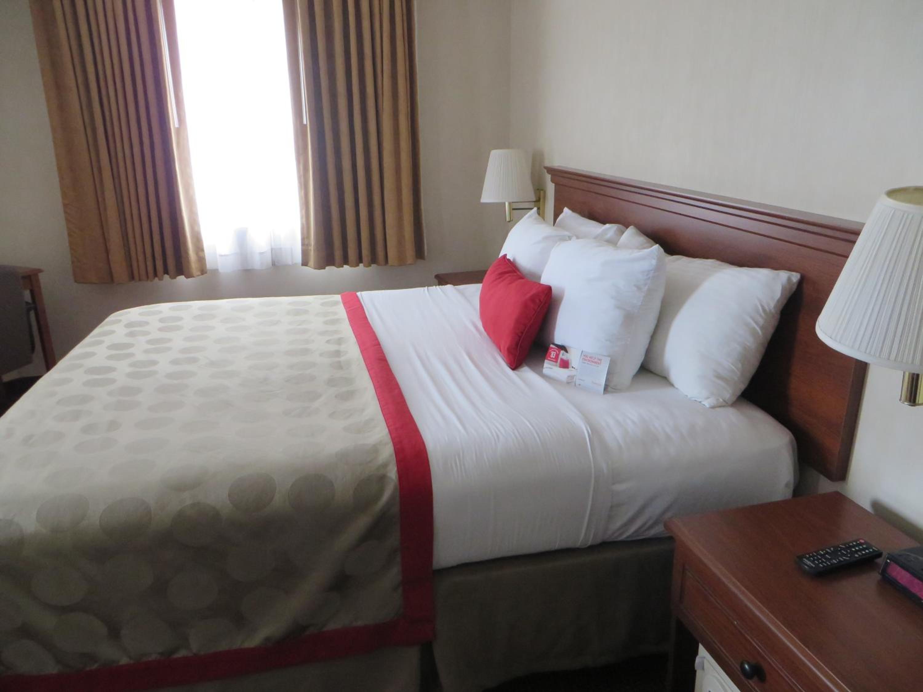 King Room - Non-Smoking - Photo 5