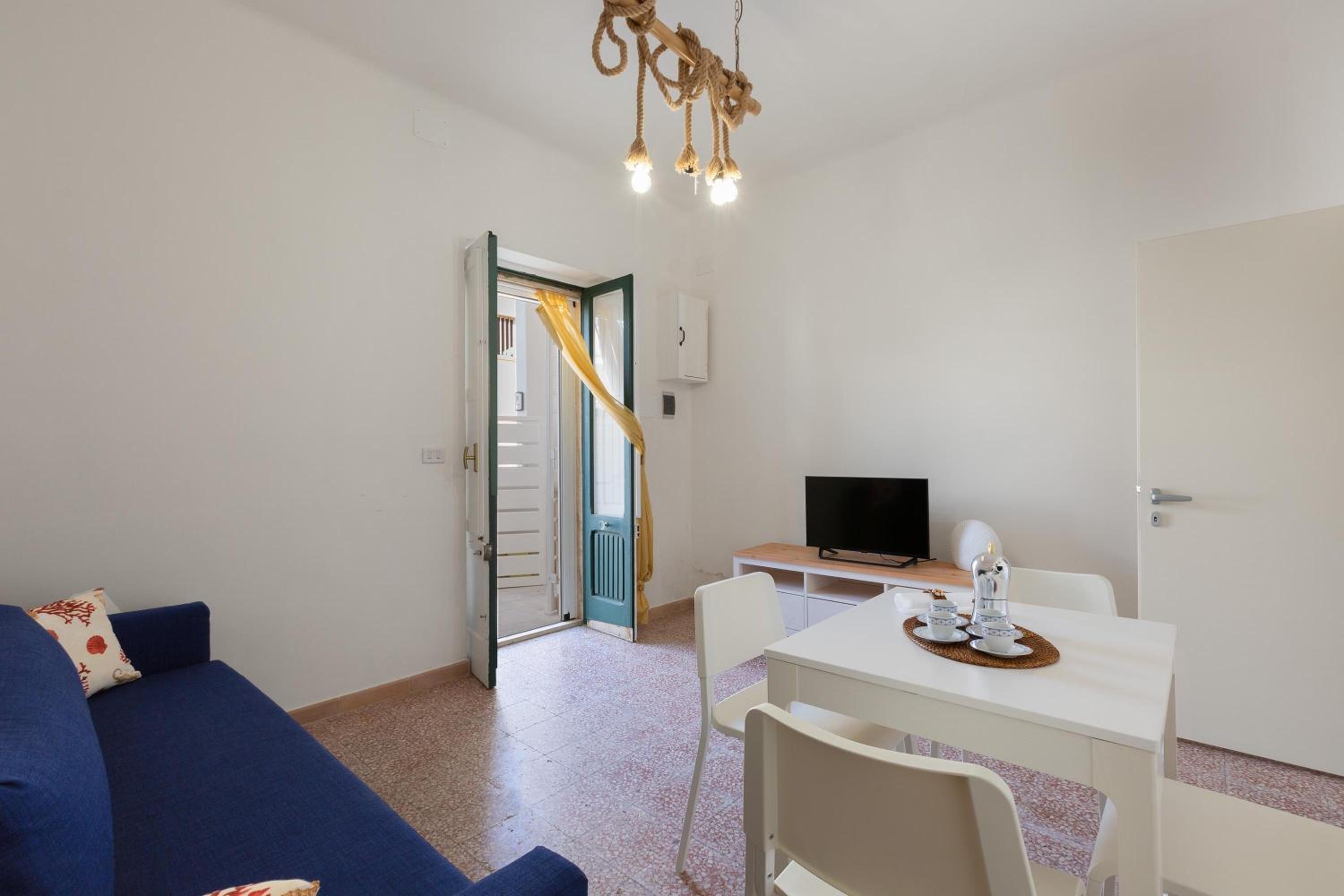 One-Bedroom Apartment photo 2