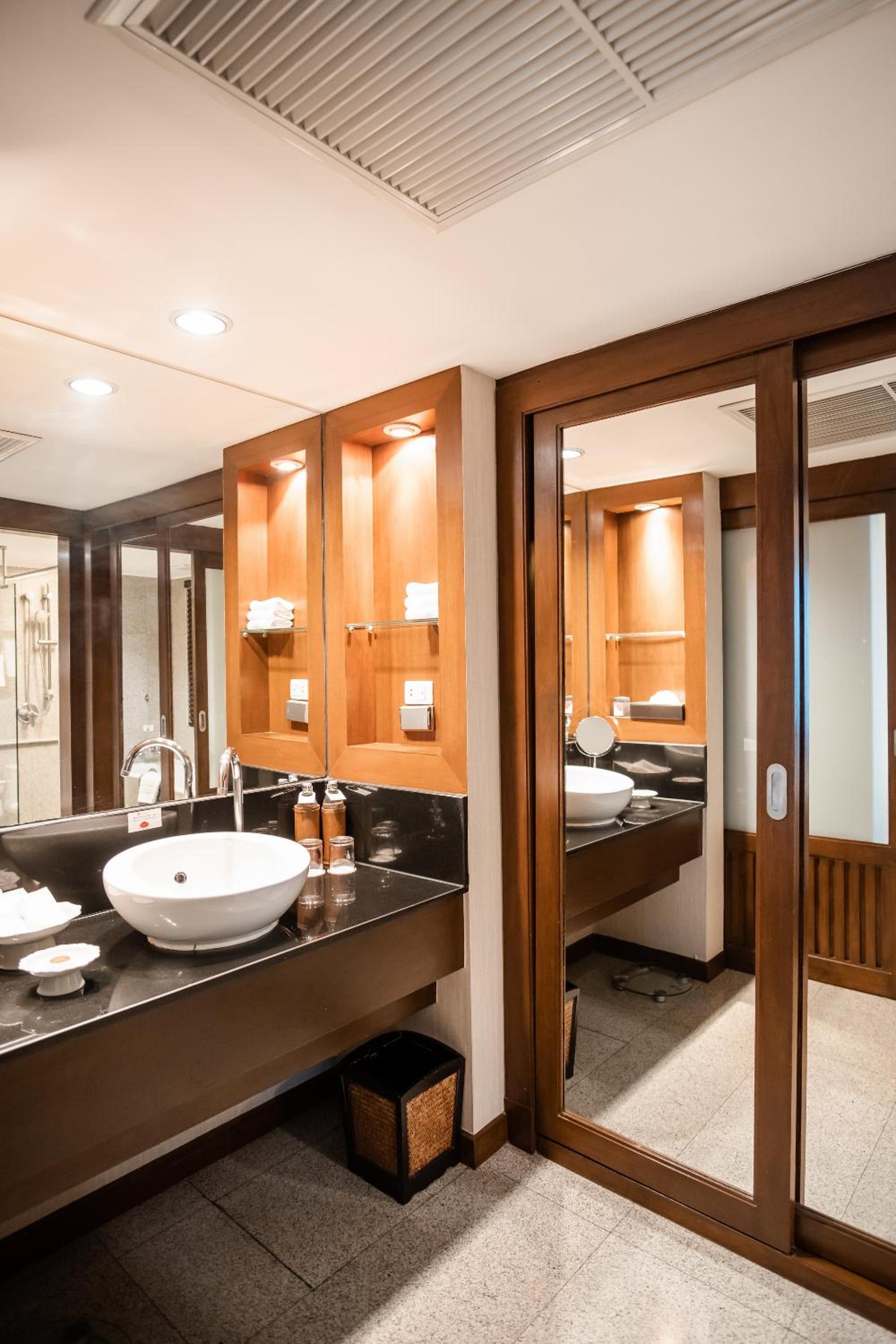 King Suite with Balcony and River View
