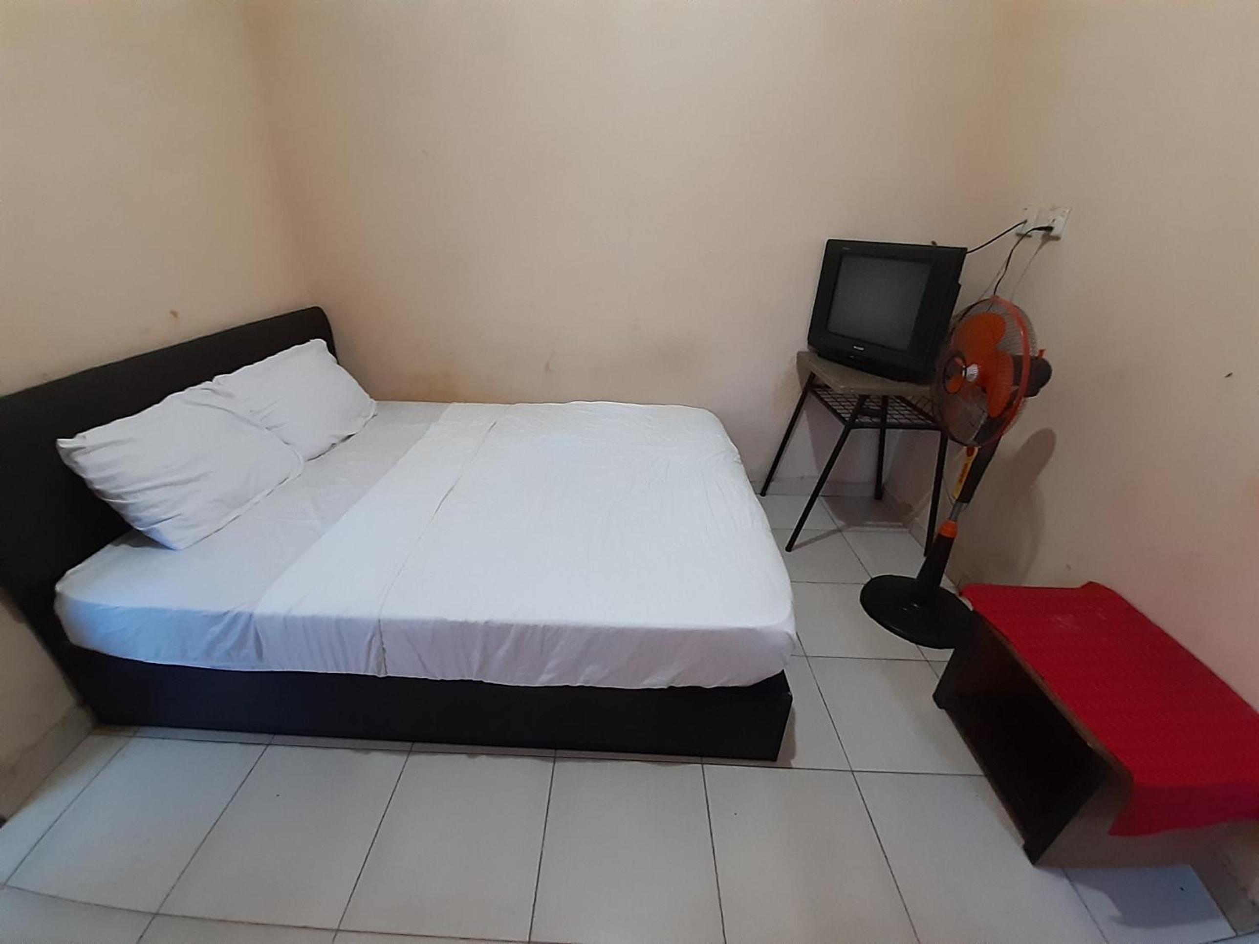 Budget Double Room photo 3