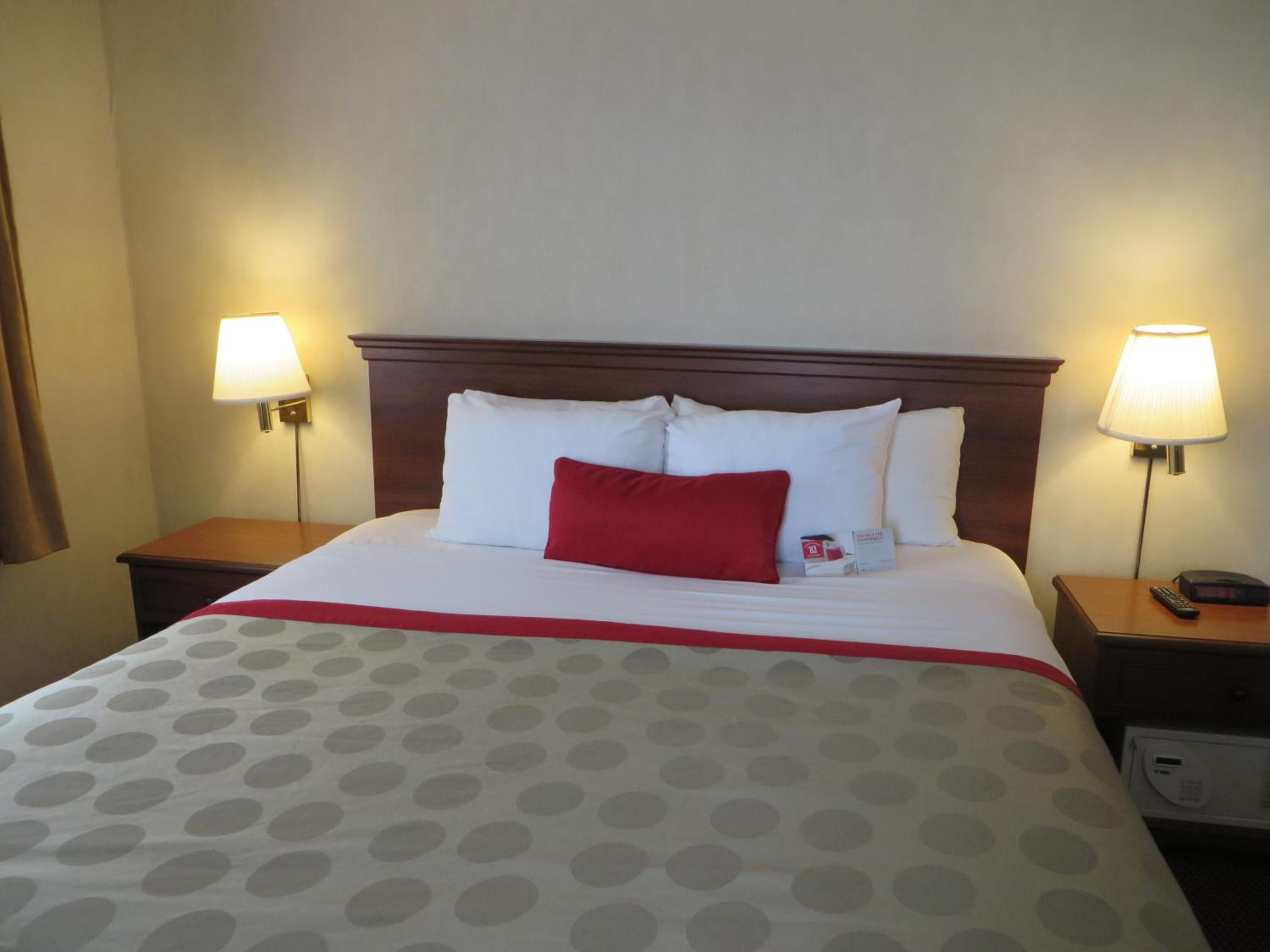 King Room - Non-Smoking - Photo 4