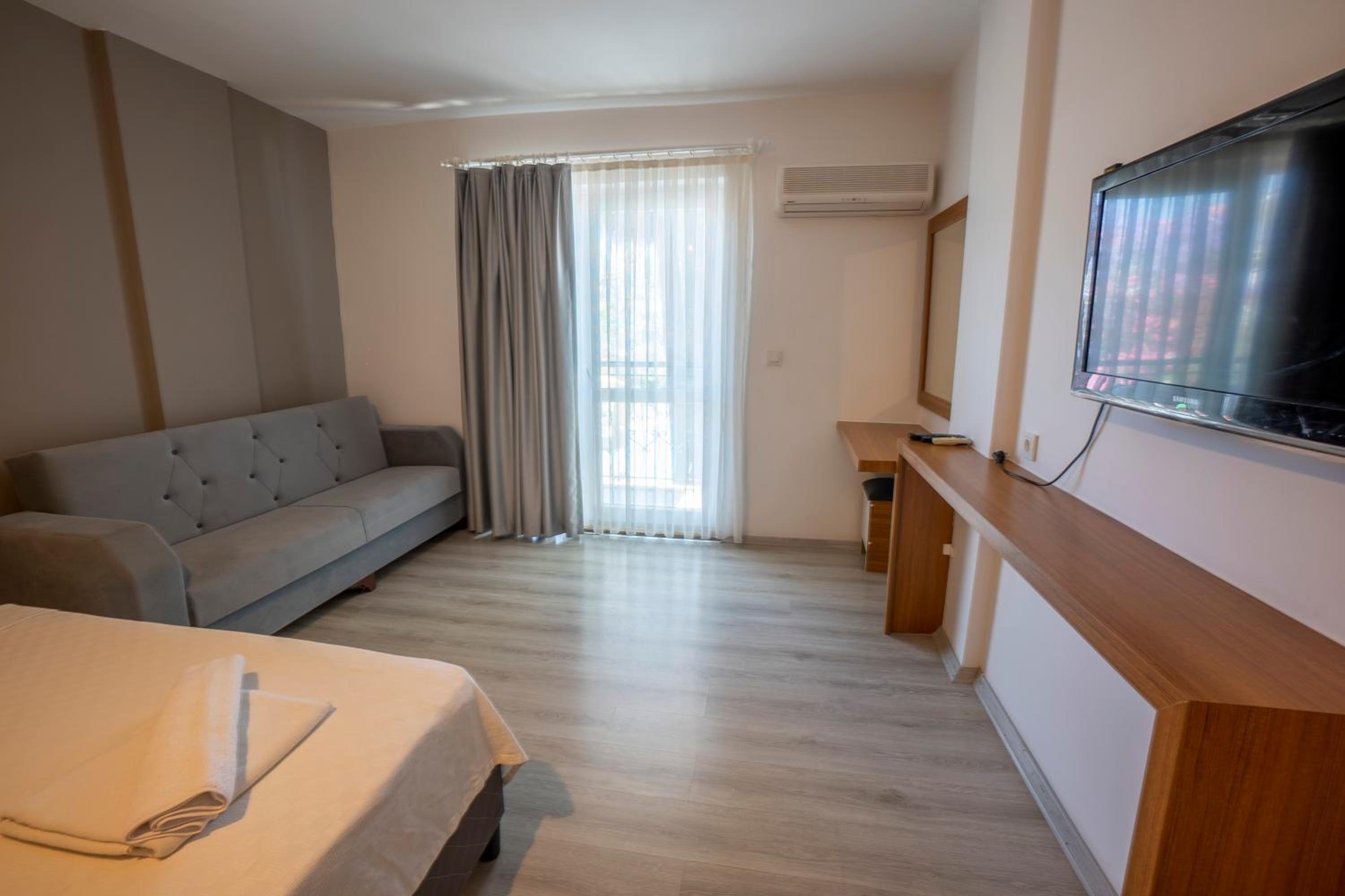 Quadruple Room with Balcony photo 3