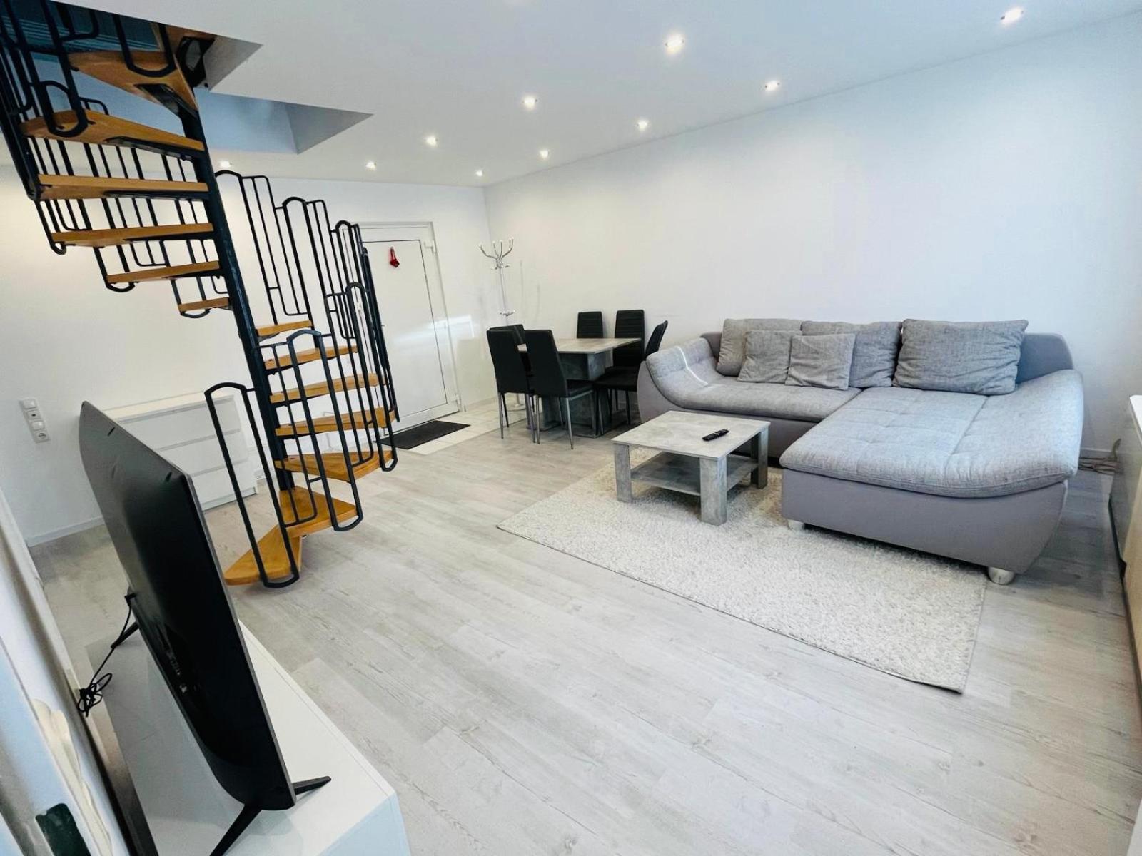One-Bedroom Apartment photo 1