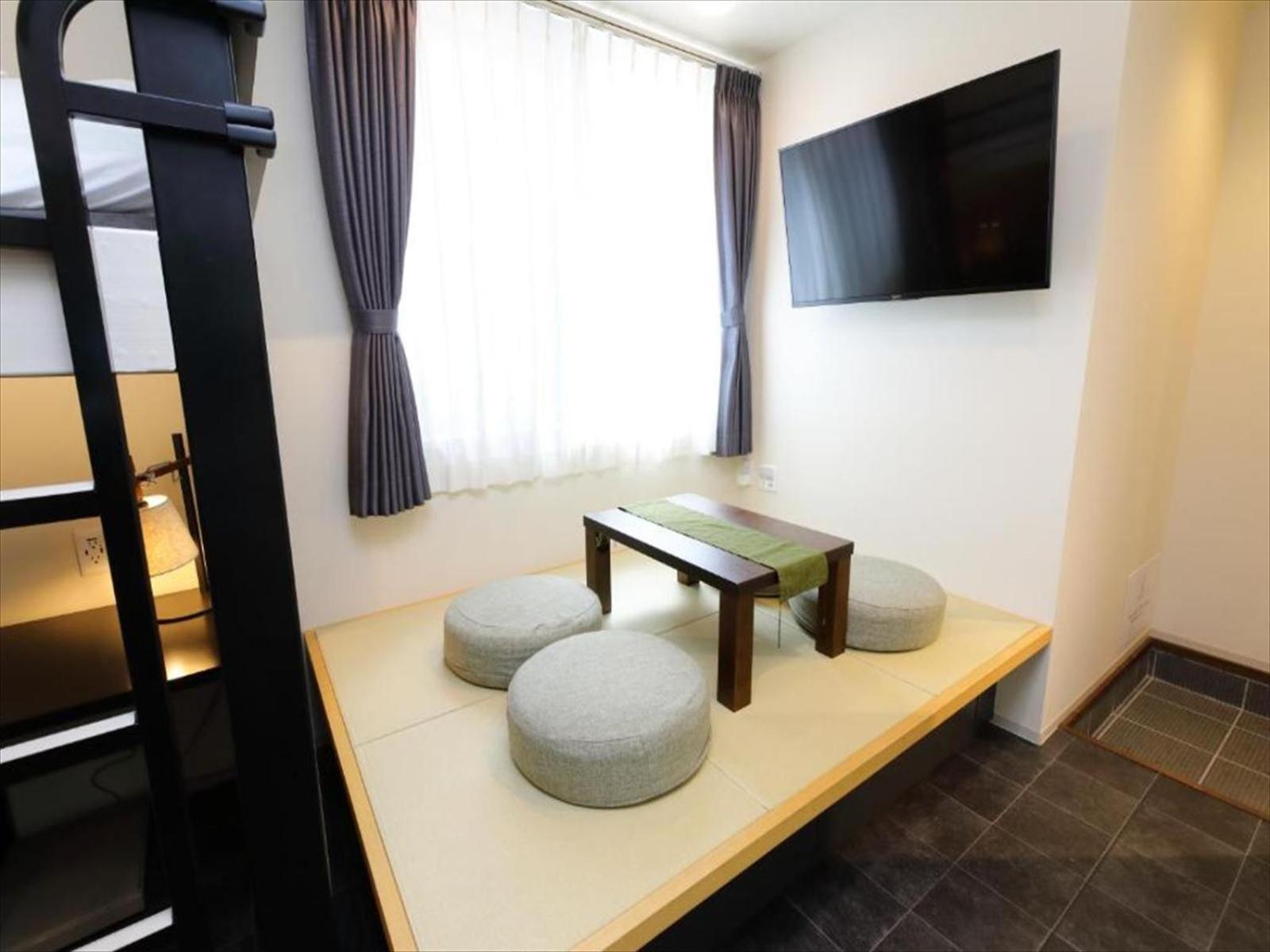 Superior Family Room photo 2