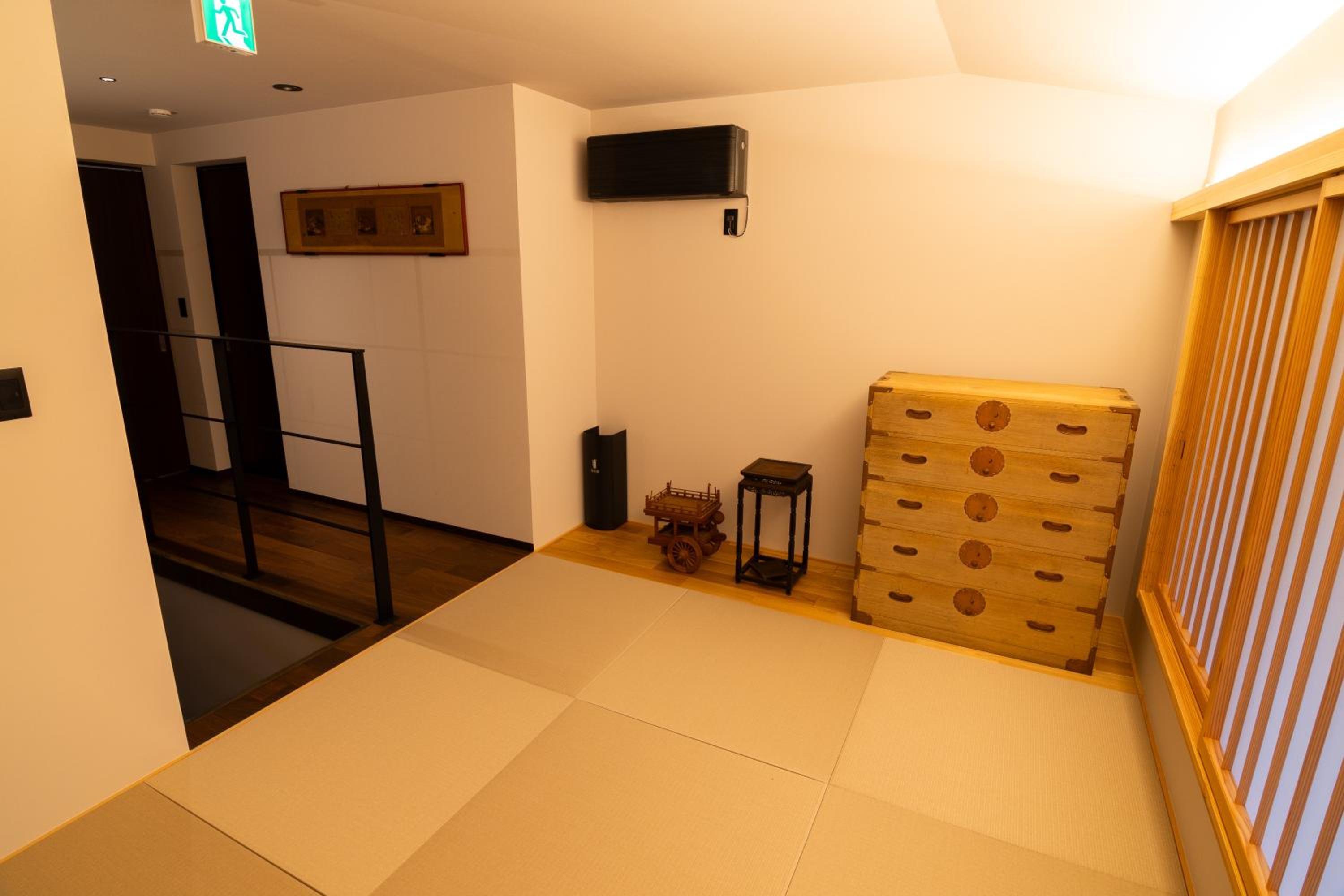 TATEWAKU: "Machiya" Two-Story Suite with Separate Bathhouse and Courtyard, 90sqm, Non-Smoking